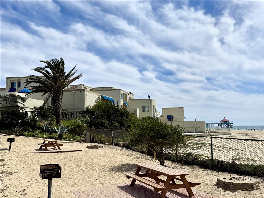 711 Pacific Coast 106