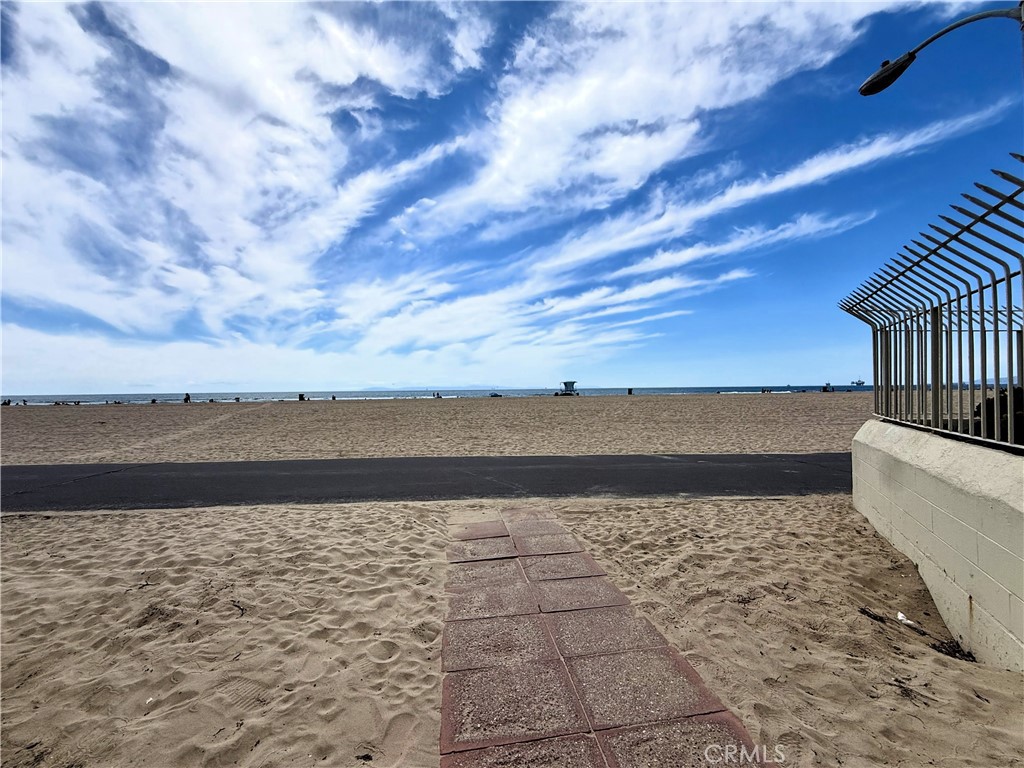 711 Pacific Coast 106