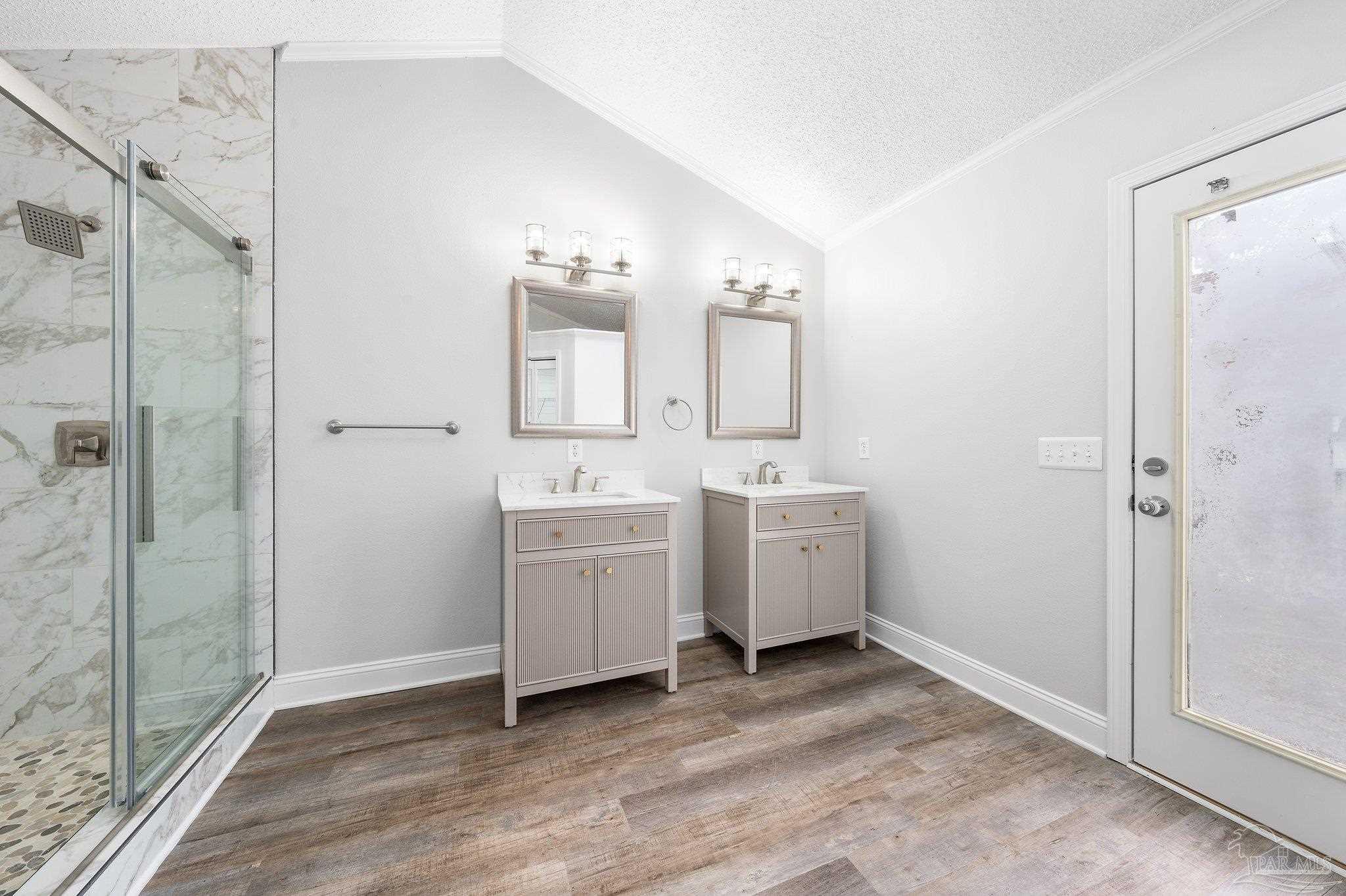 3140 Oakview Dr