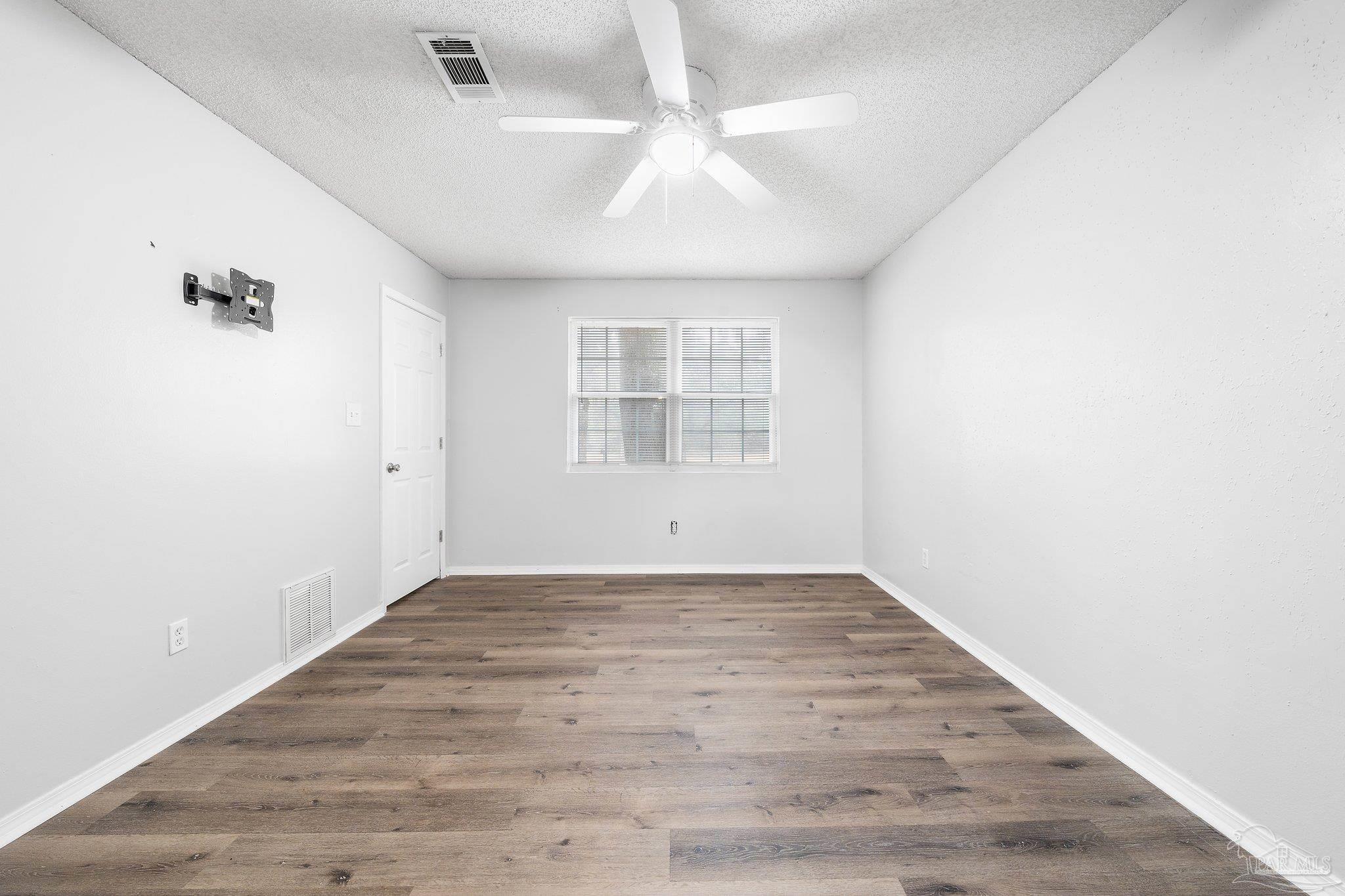 3140 Oakview Dr