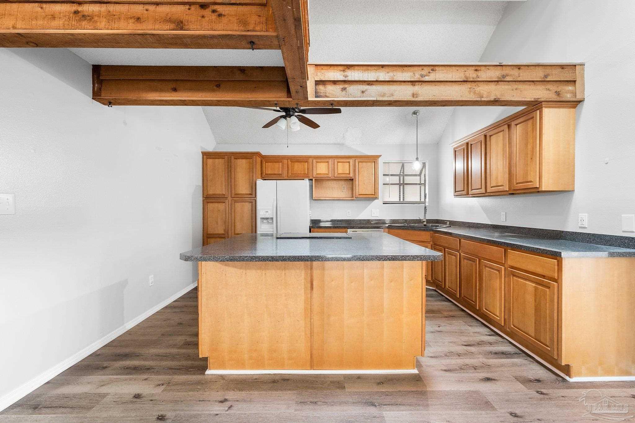 3140 Oakview Dr