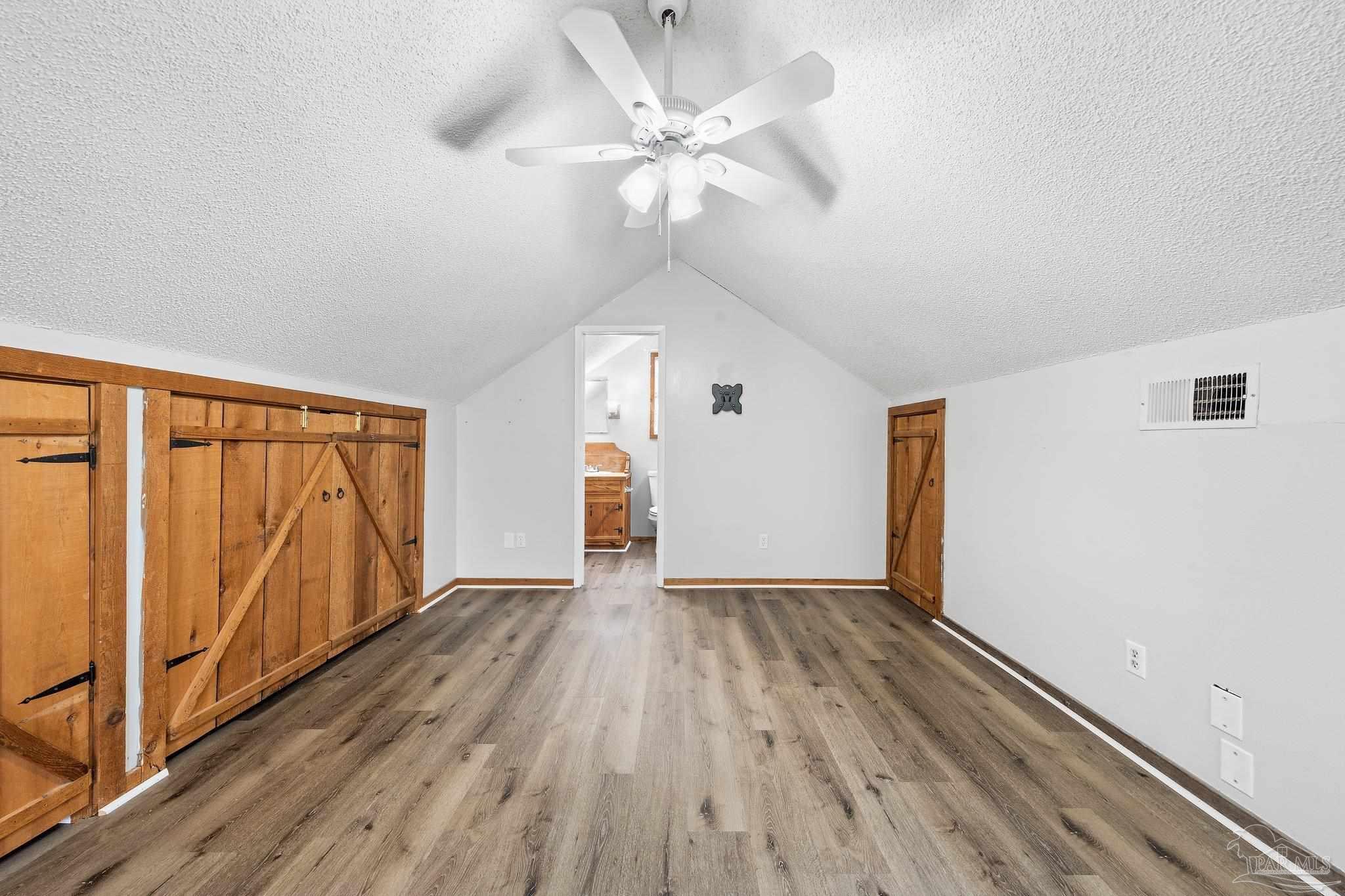 3140 Oakview Dr