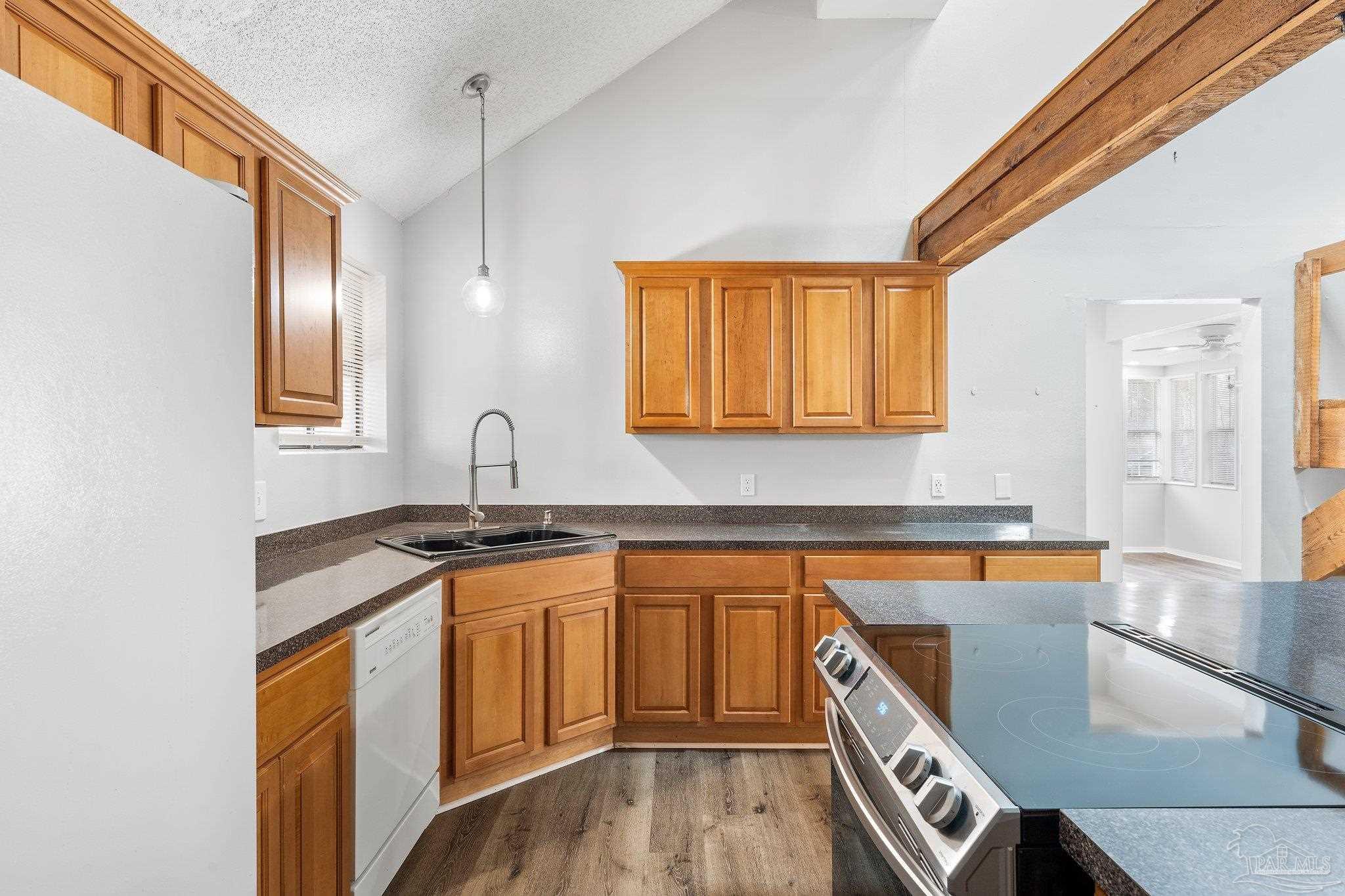 3140 Oakview Dr