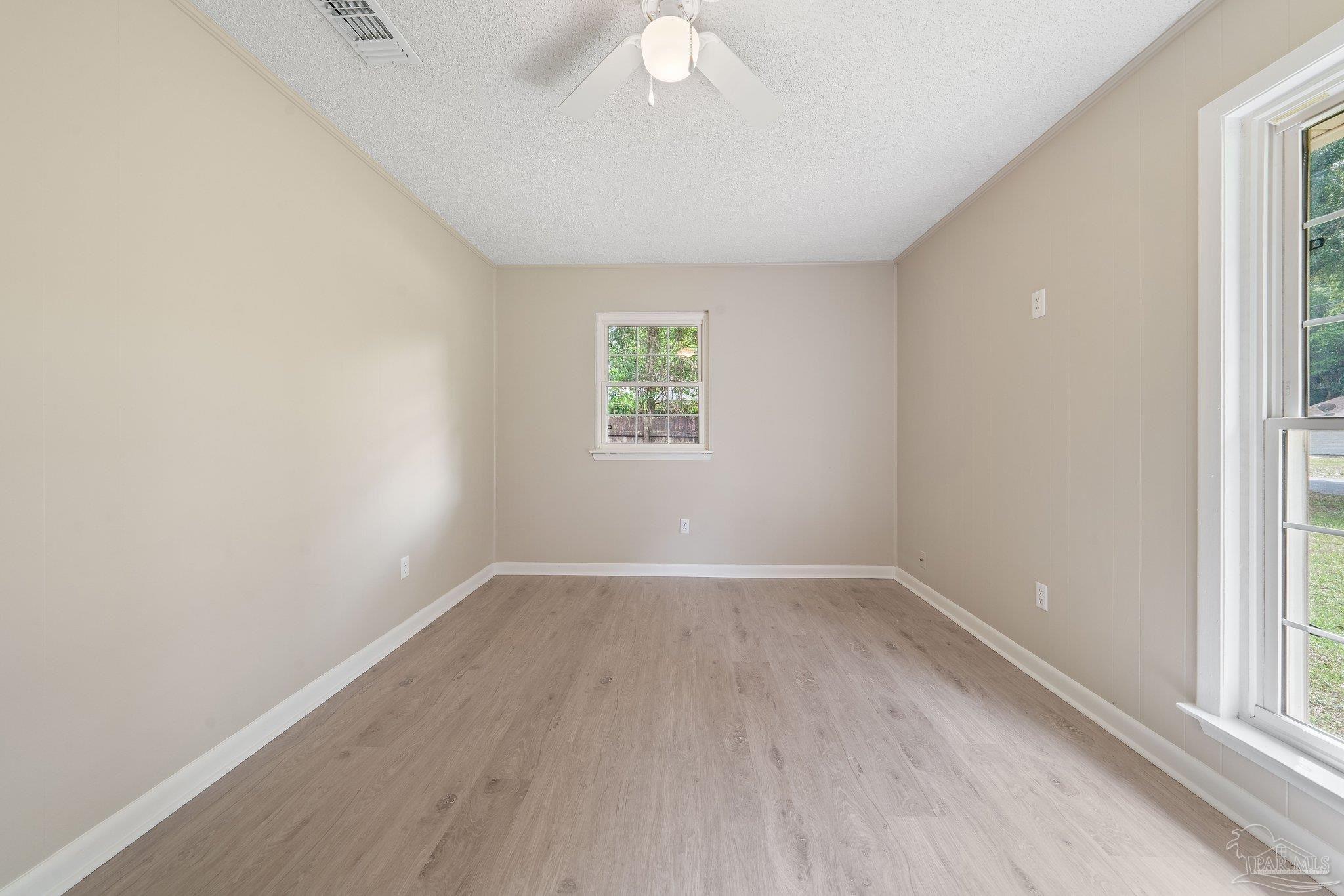 4846 Lynn Dr