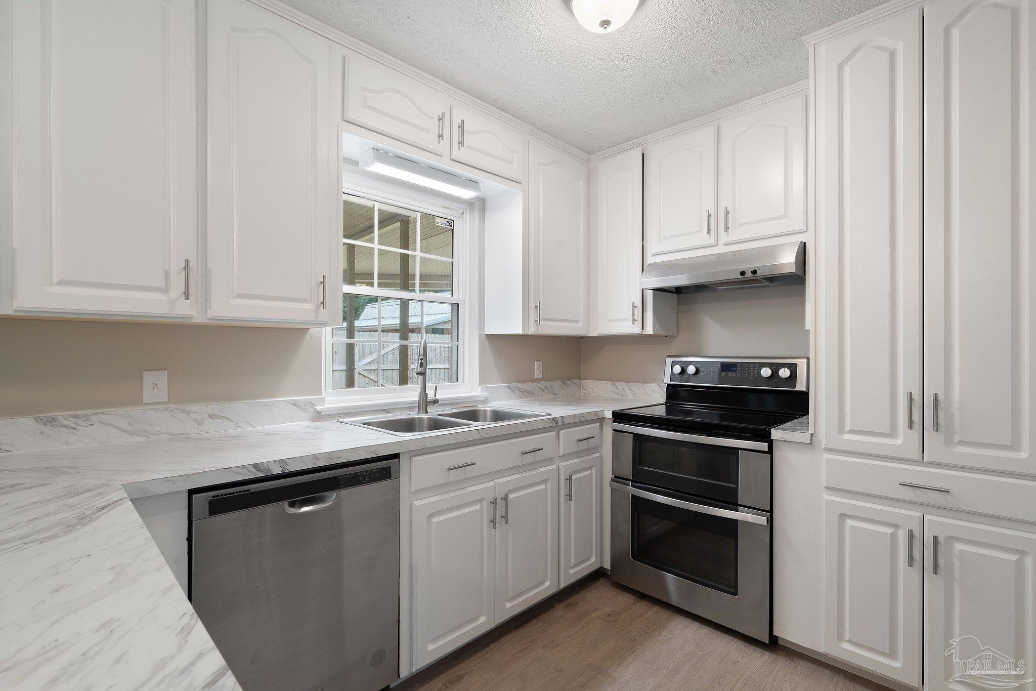 4846 Lynn Dr