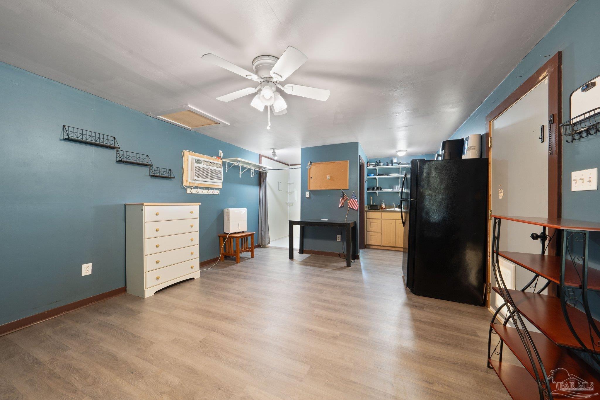 4846 Lynn Dr