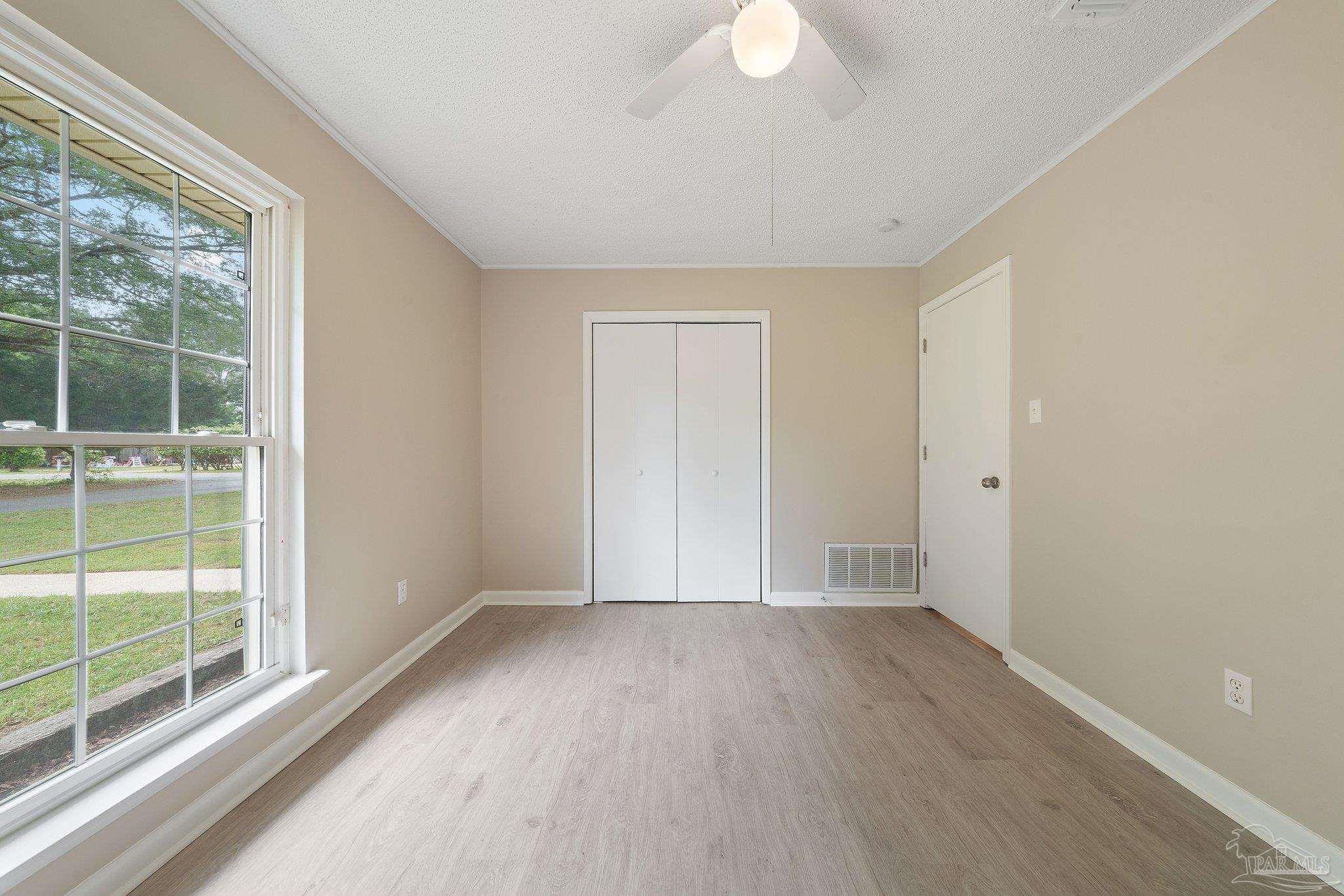 4846 Lynn Dr