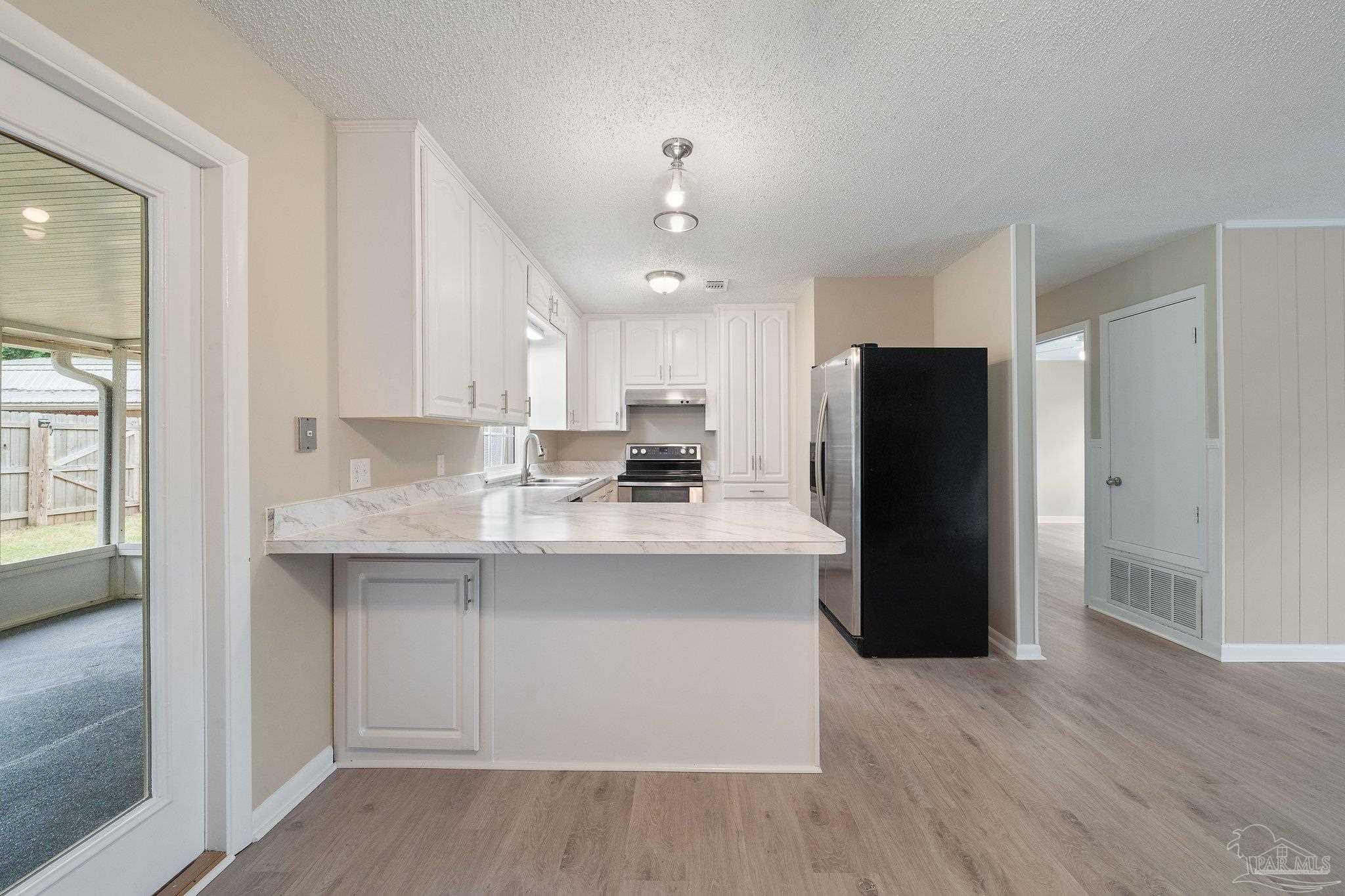 4846 Lynn Dr