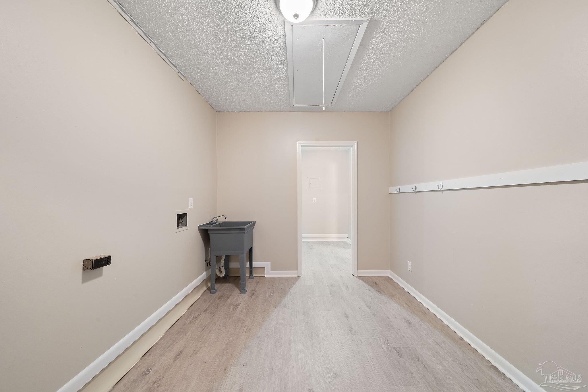 4846 Lynn Dr