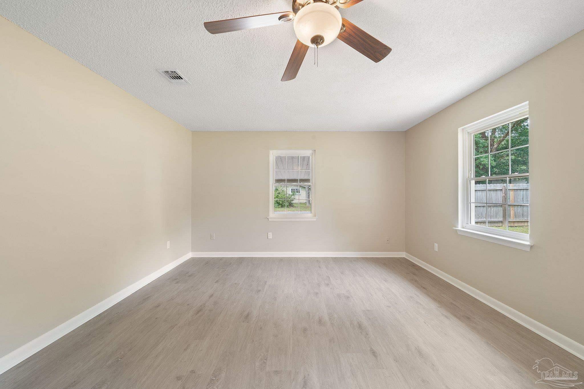 4846 Lynn Dr
