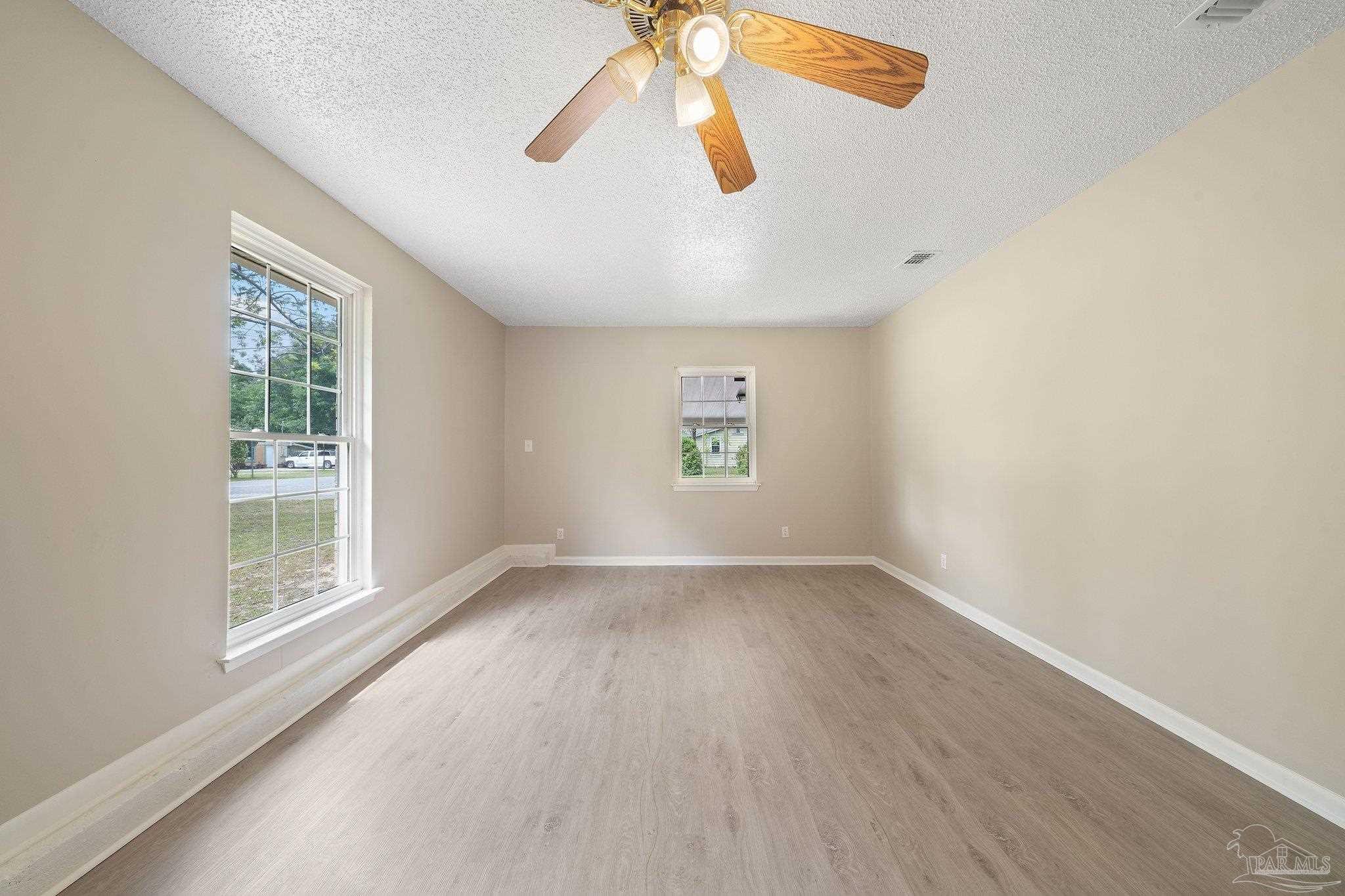 4846 Lynn Dr
