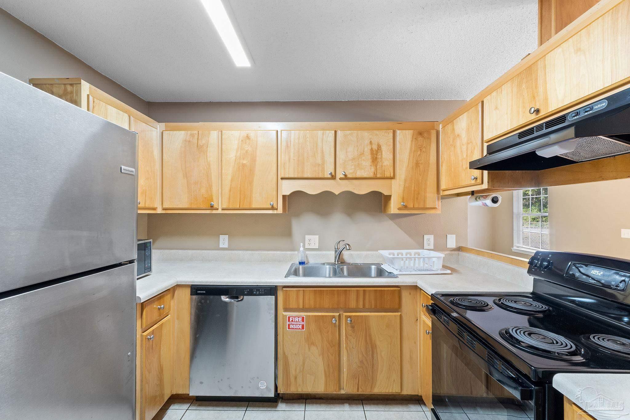 6851 & 6853 Trail Ride South