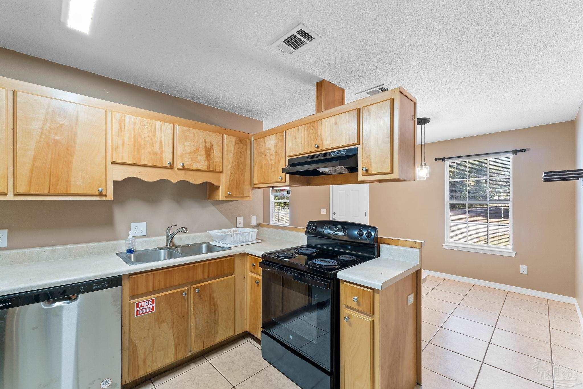 6851 & 6853 Trail Ride South