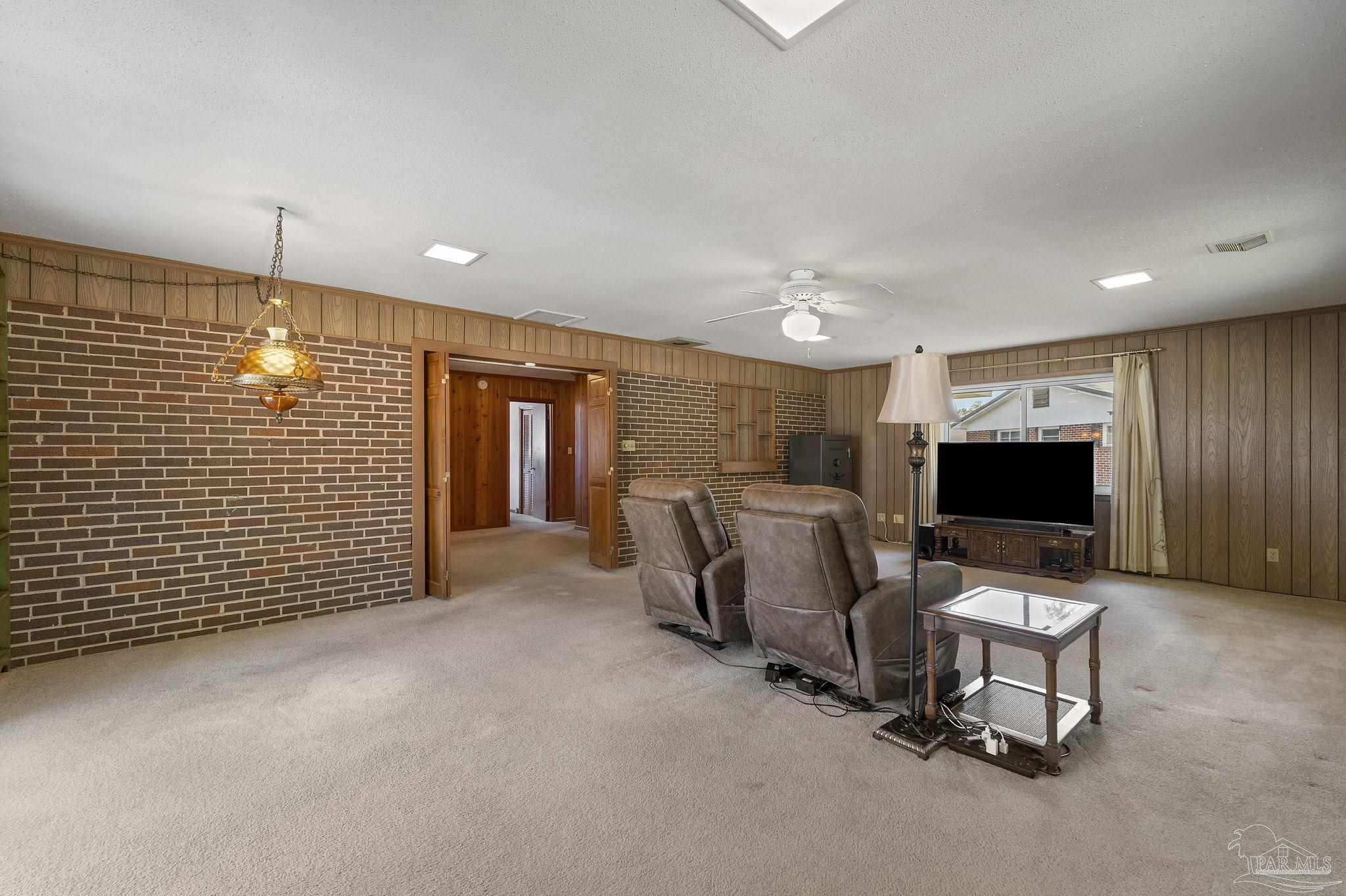 6578 Lakeshore Dr
