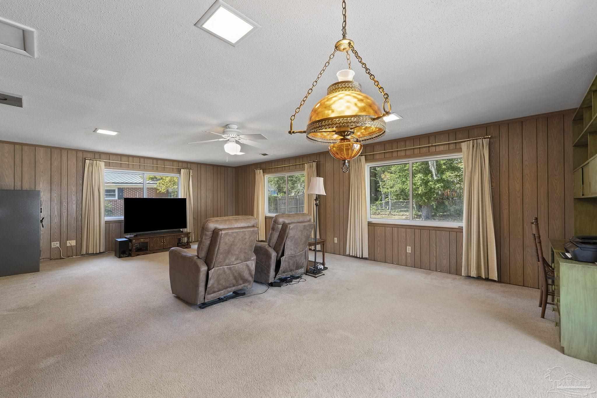 6578 Lakeshore Dr