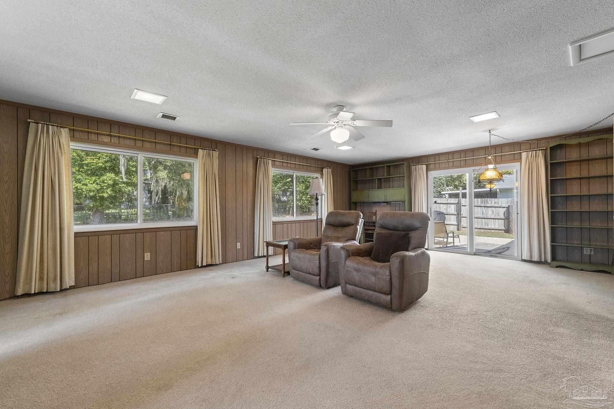 6578 Lakeshore Dr