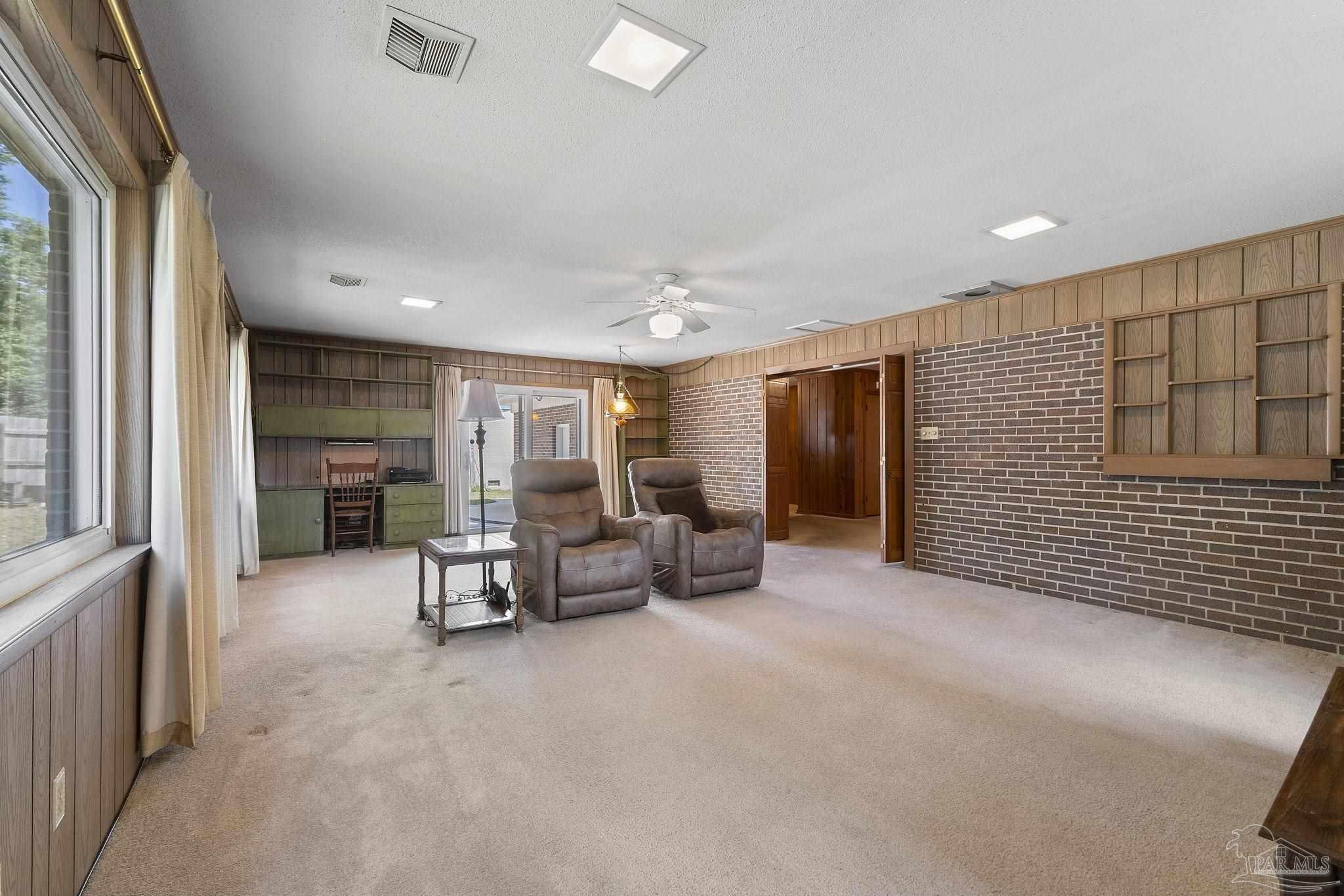 6578 Lakeshore Dr