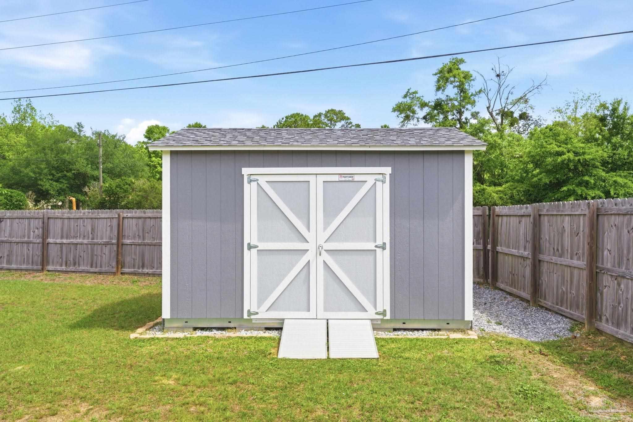 1524 Twin Pines Cir