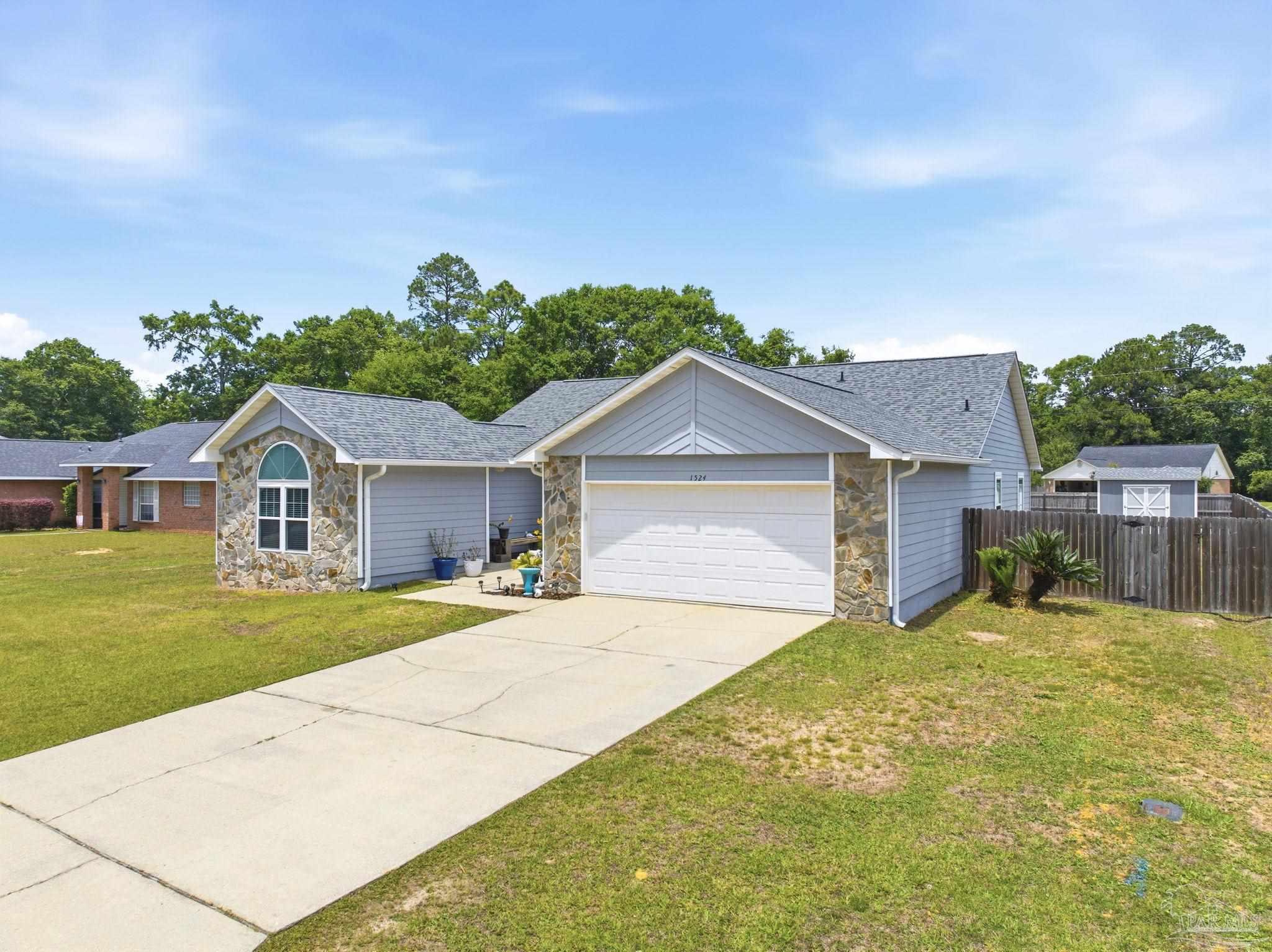 1524 Twin Pines Cir