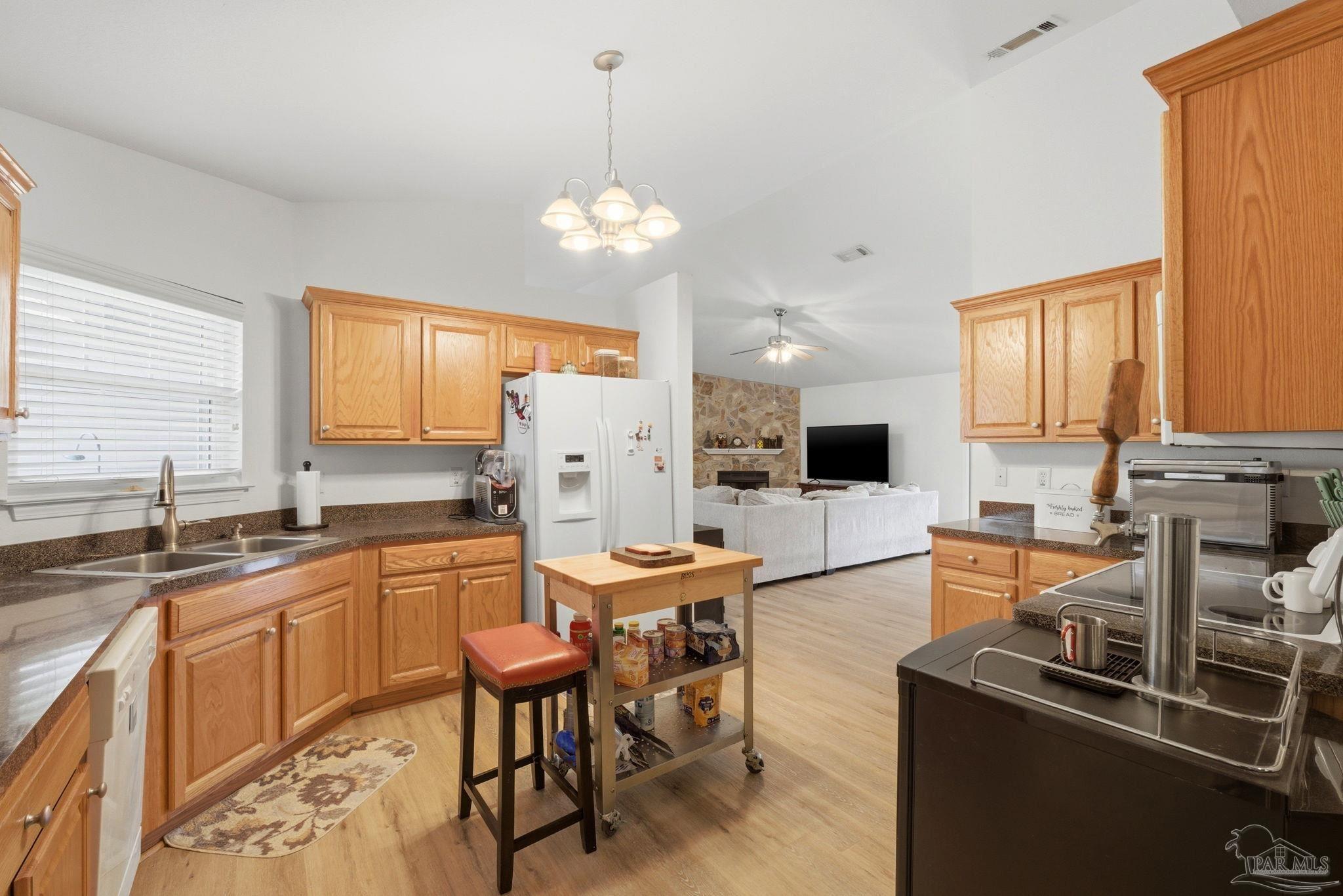 1524 Twin Pines Cir