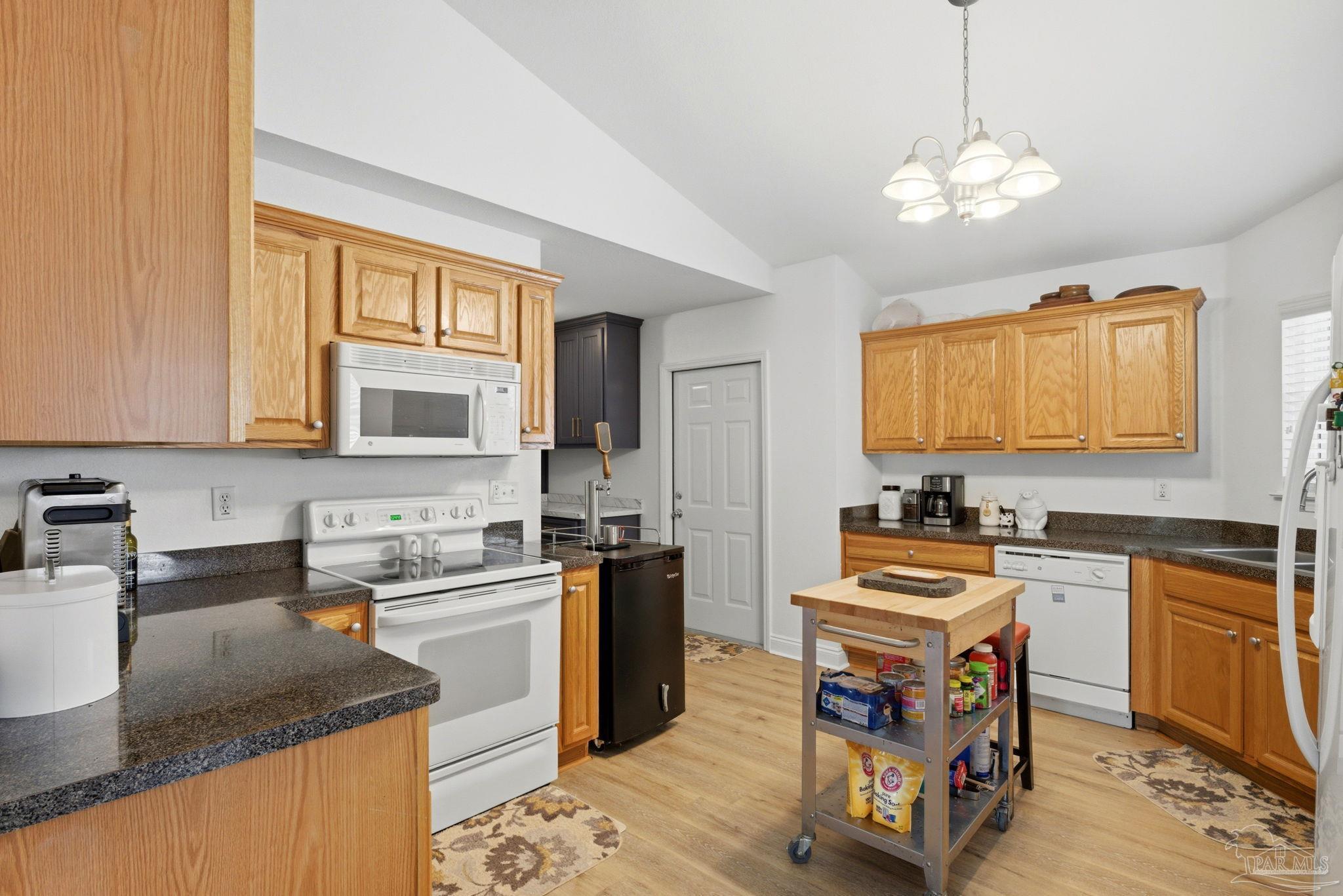 1524 Twin Pines Cir