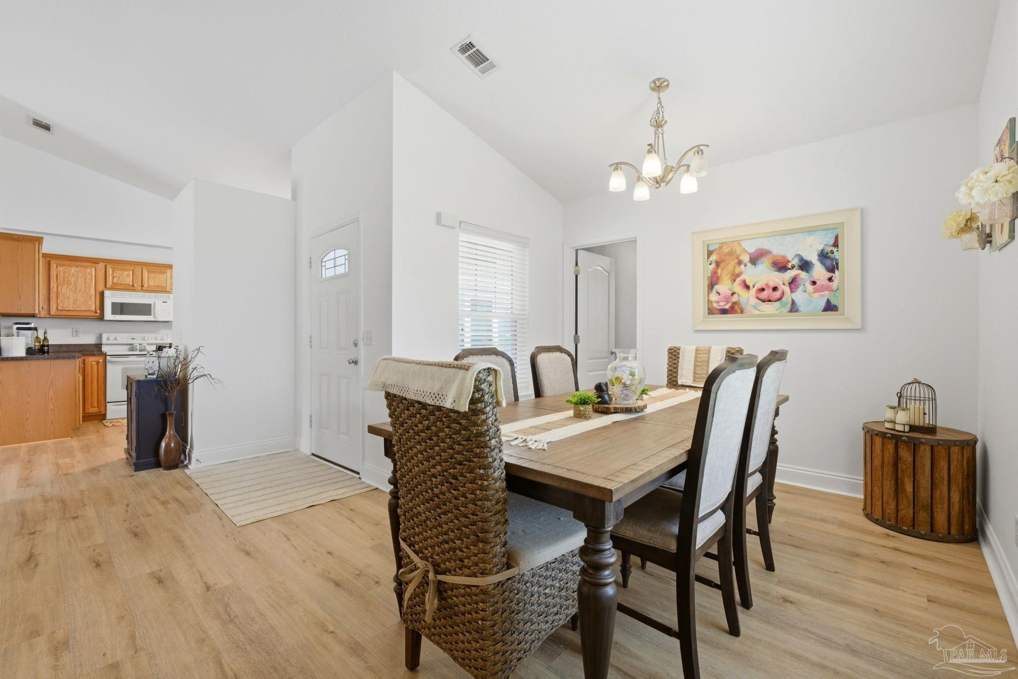 1524 Twin Pines Cir