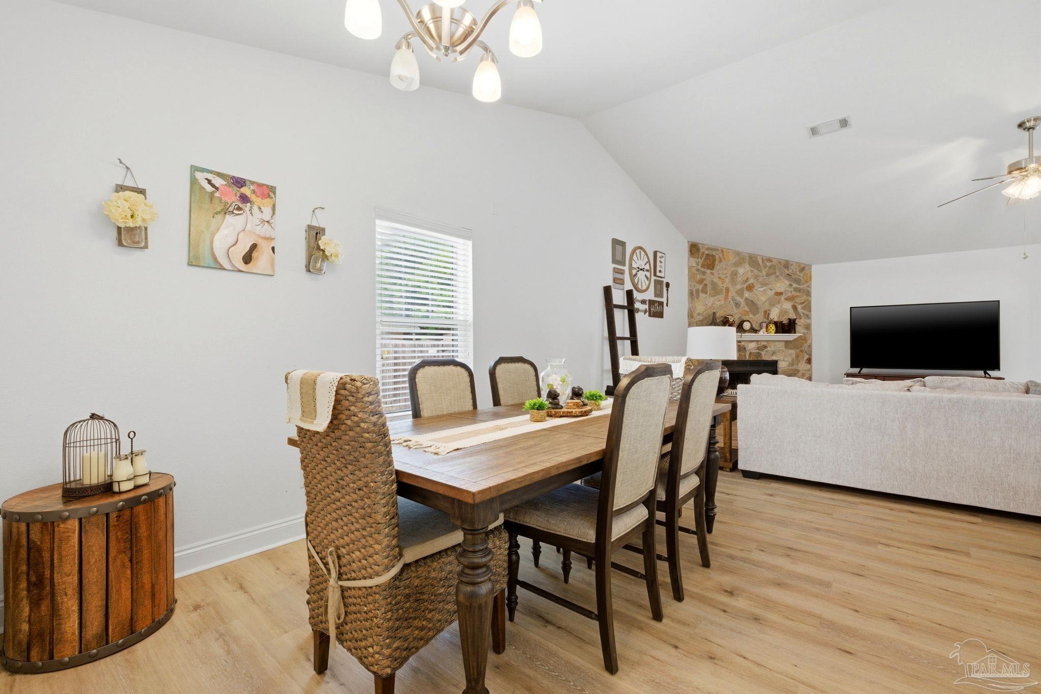 1524 Twin Pines Cir