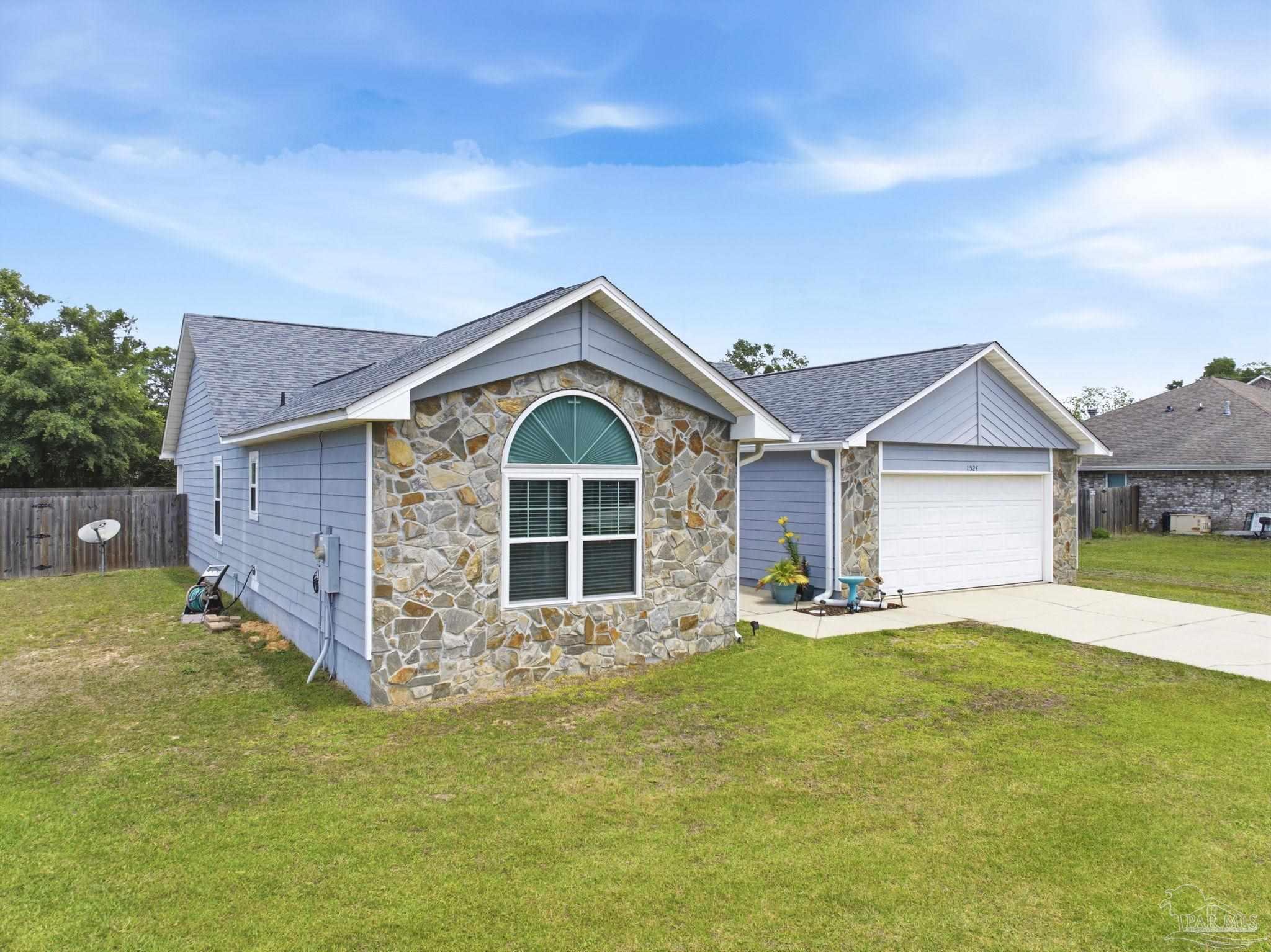 1524 Twin Pines Cir