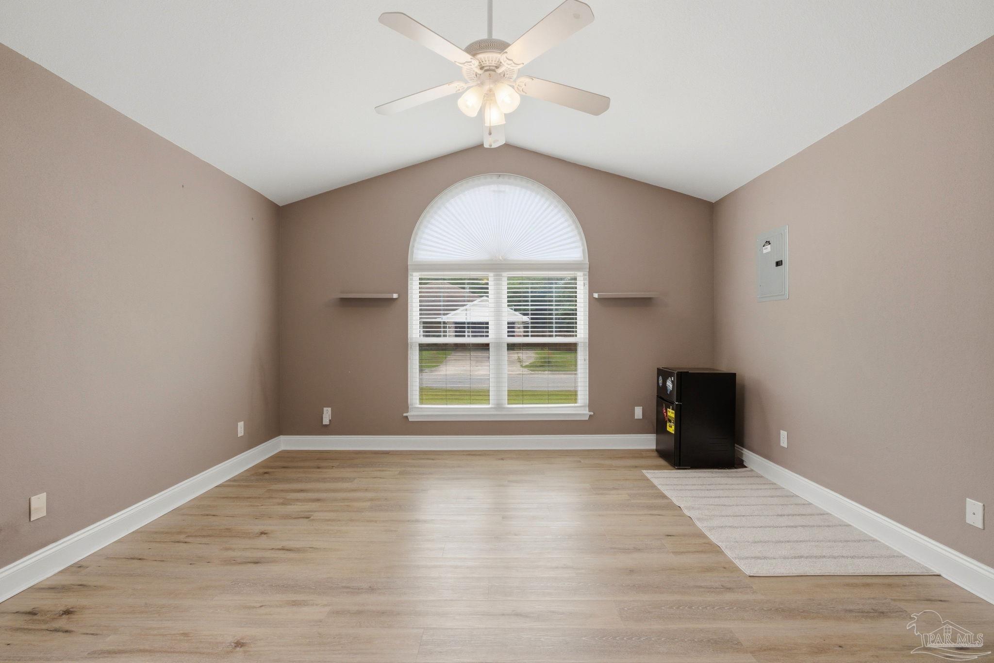 1524 Twin Pines Cir