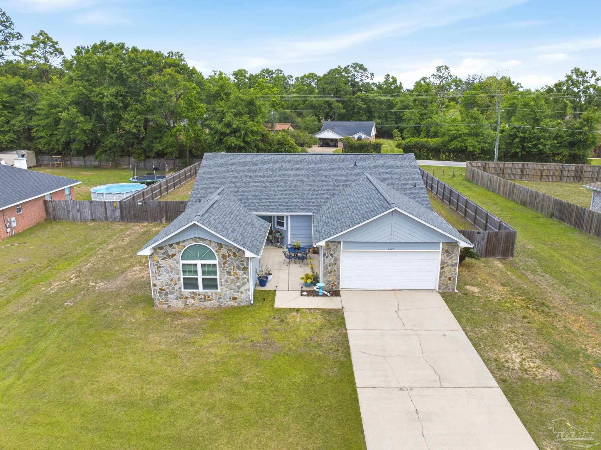 1524 Twin Pines Cir