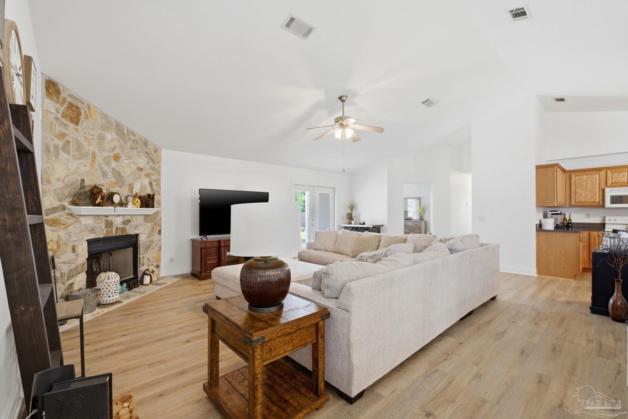 1524 Twin Pines Cir