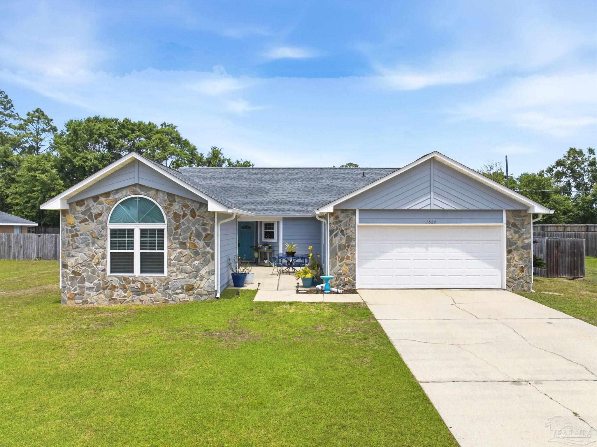 1524 Twin Pines Cir