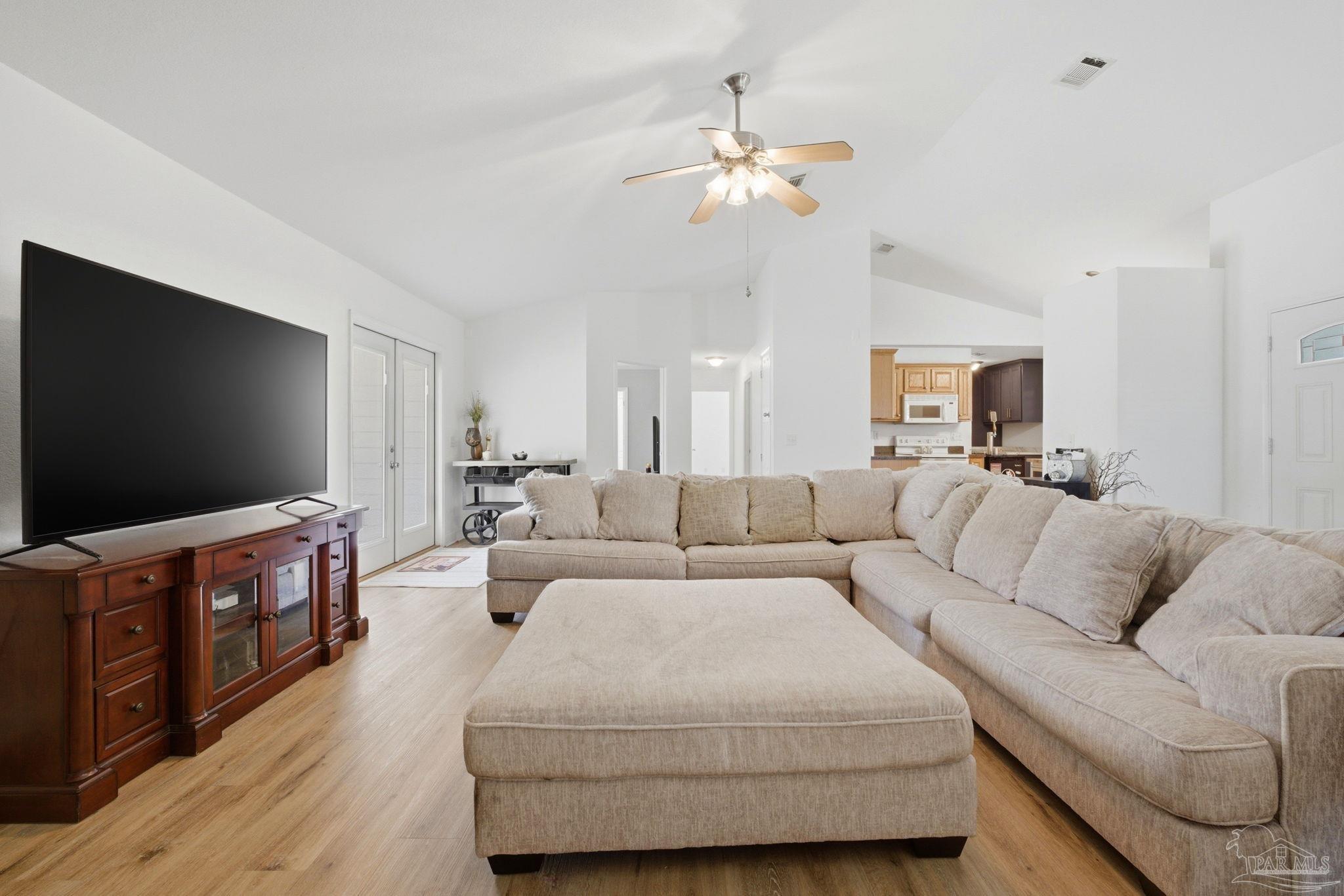 1524 Twin Pines Cir