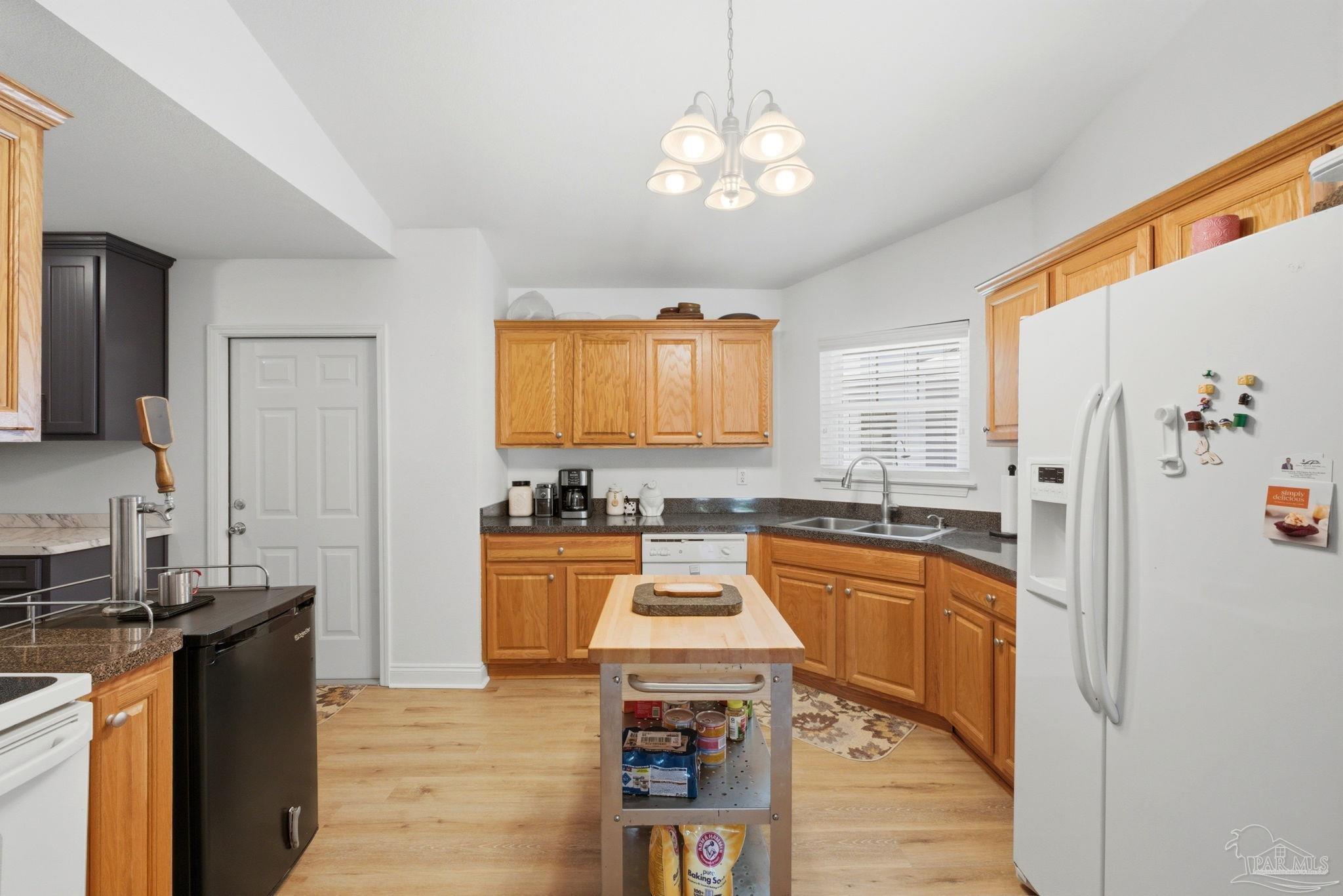 1524 Twin Pines Cir