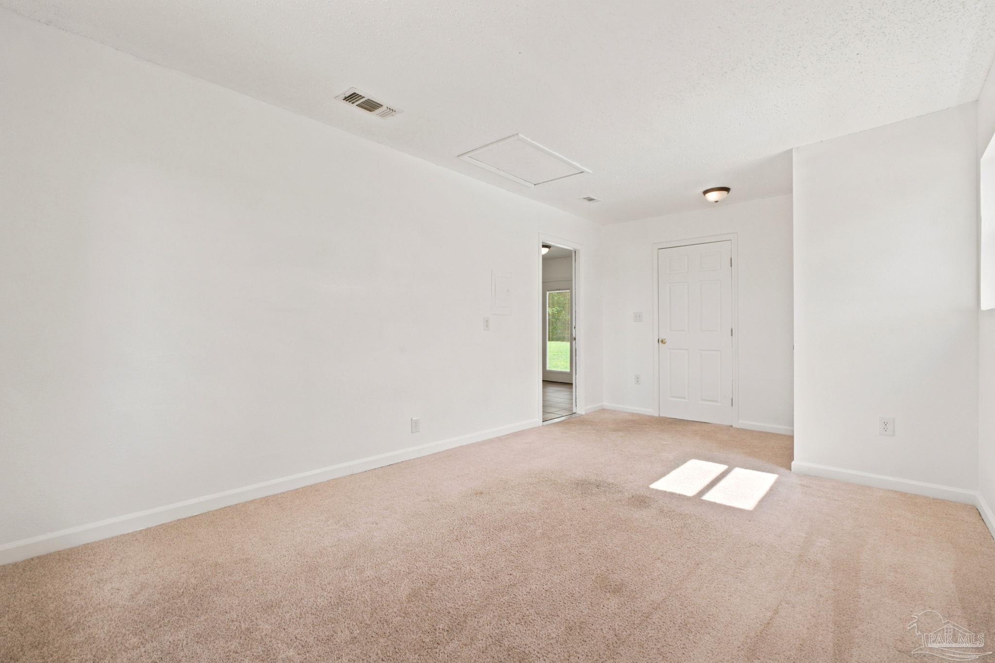 3048 Rainbow Ln