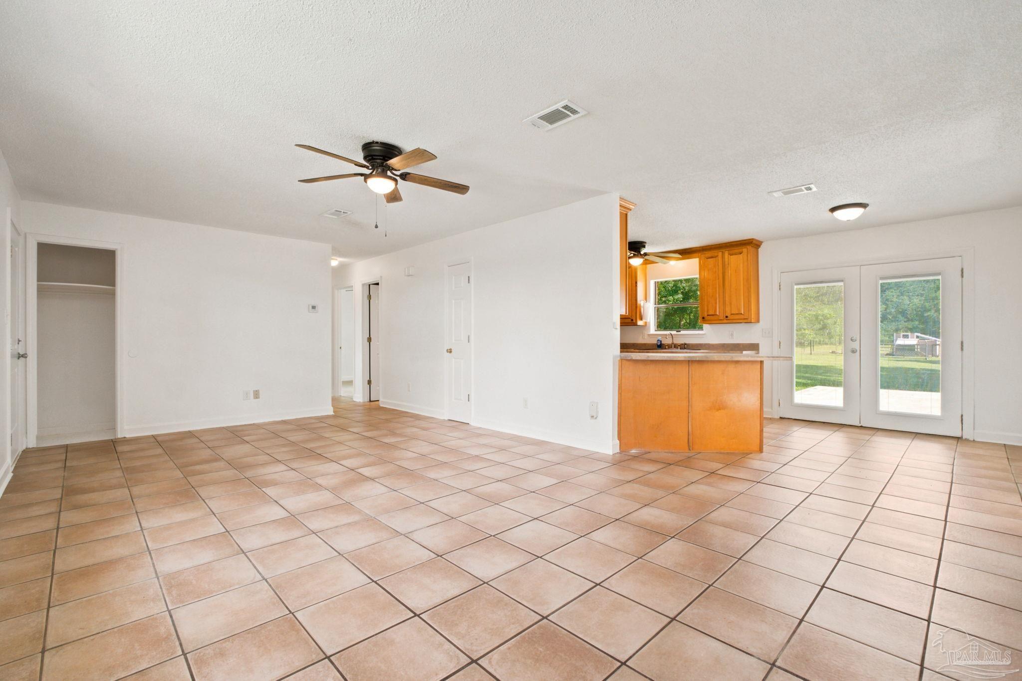 3048 Rainbow Ln