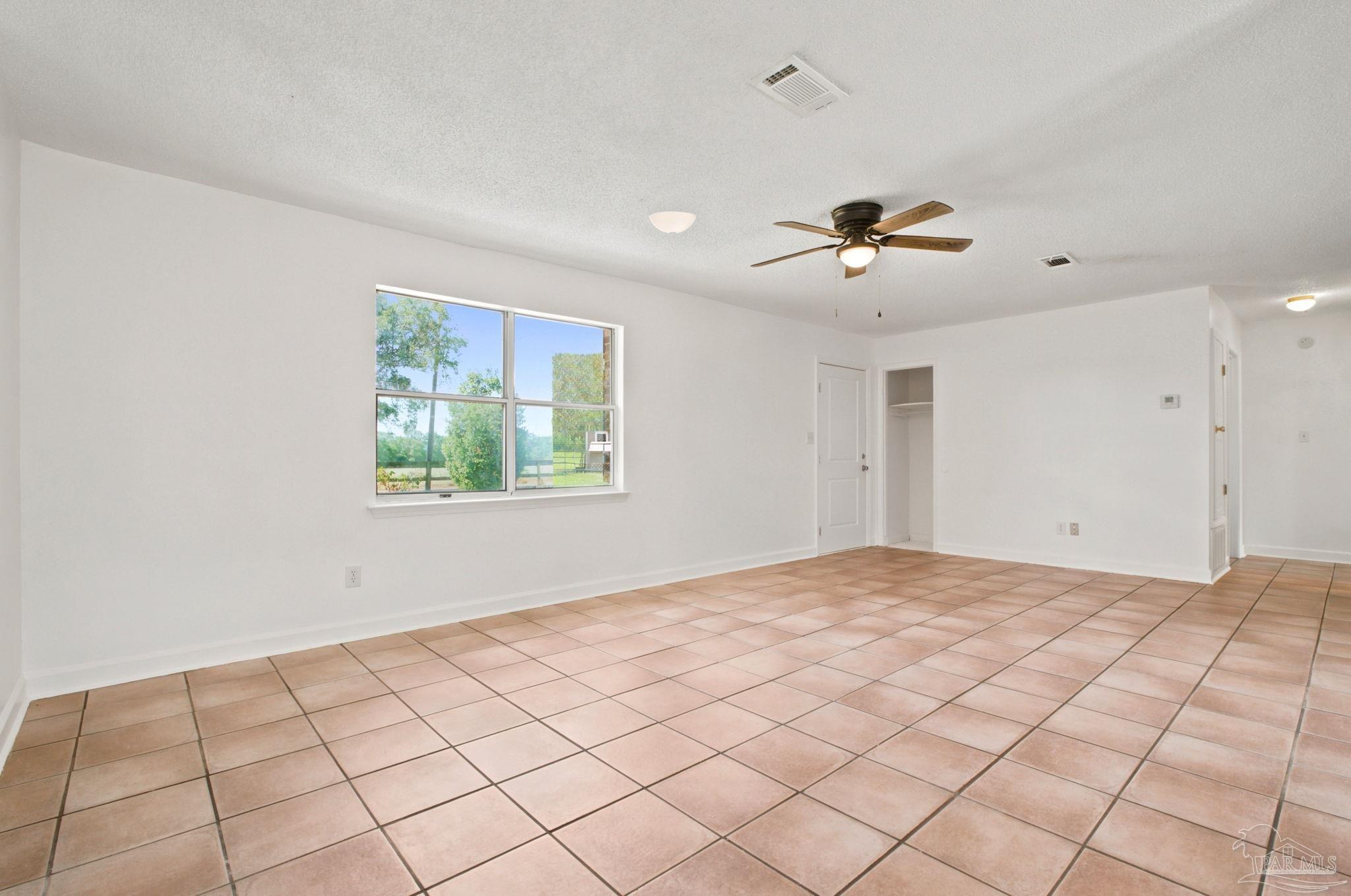 3048 Rainbow Ln