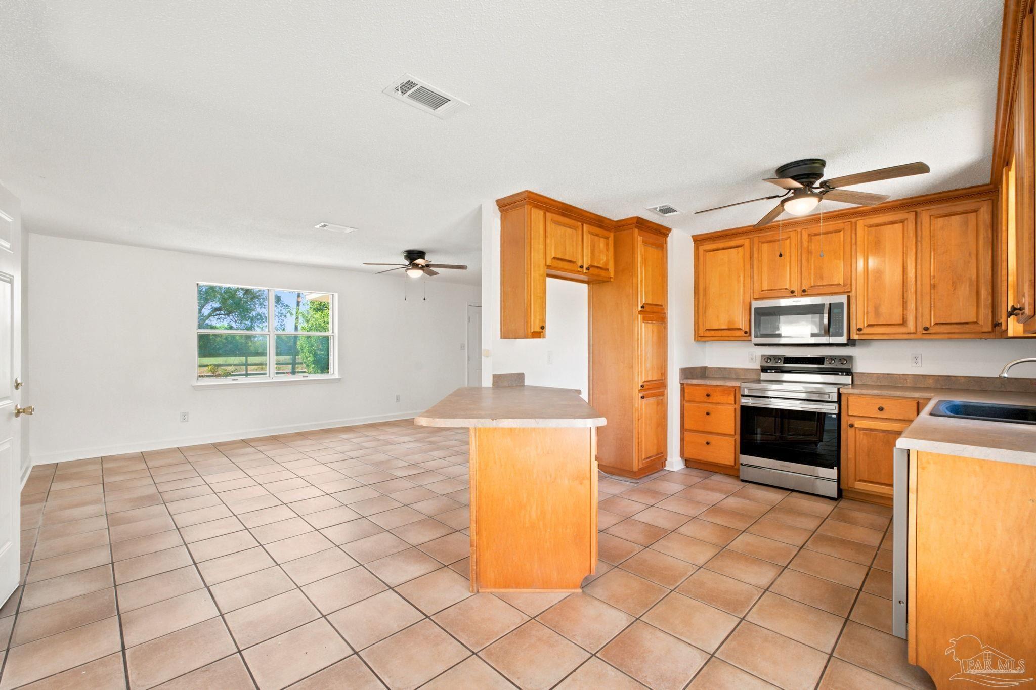 3048 Rainbow Ln