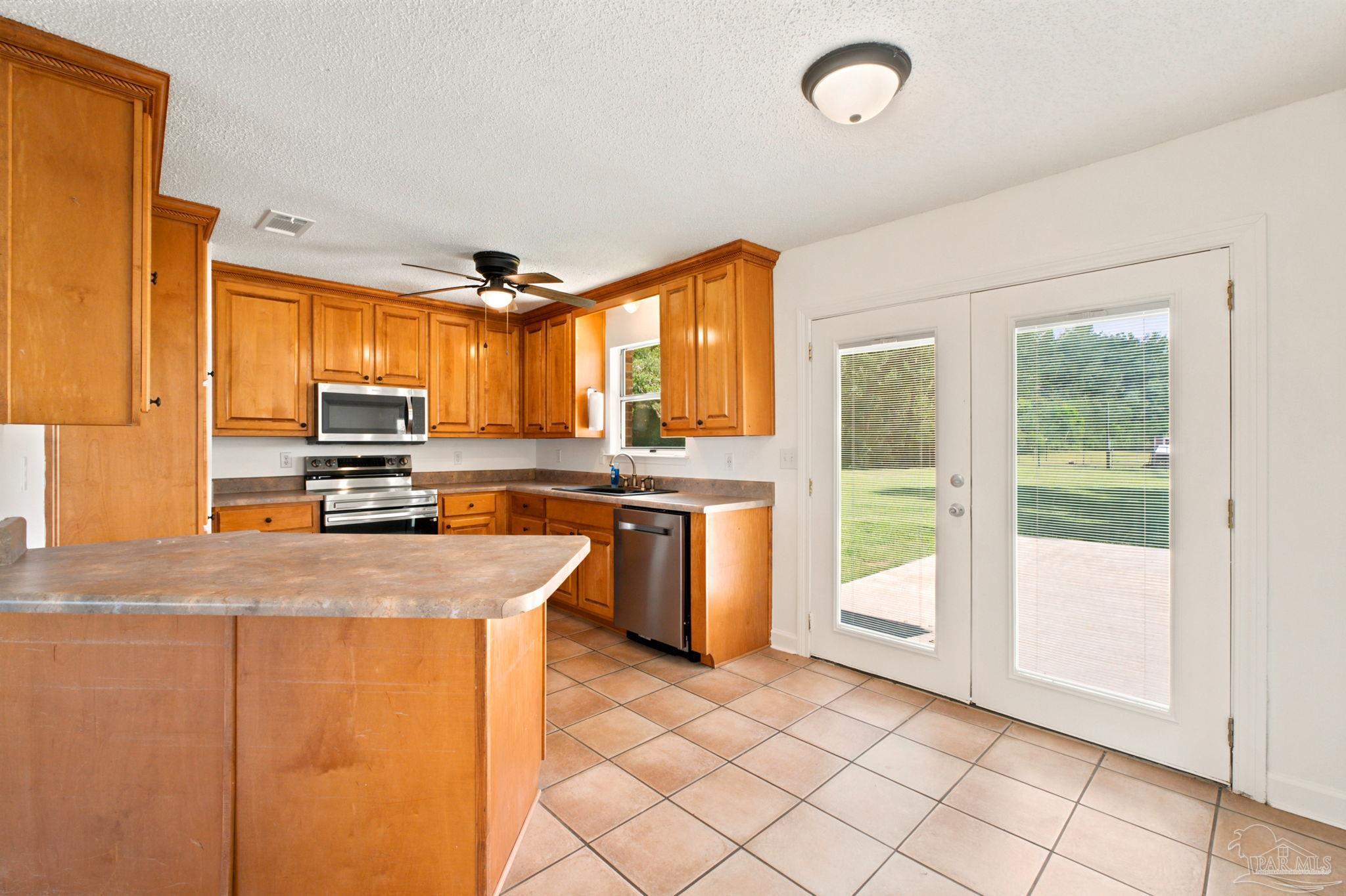 3048 Rainbow Ln