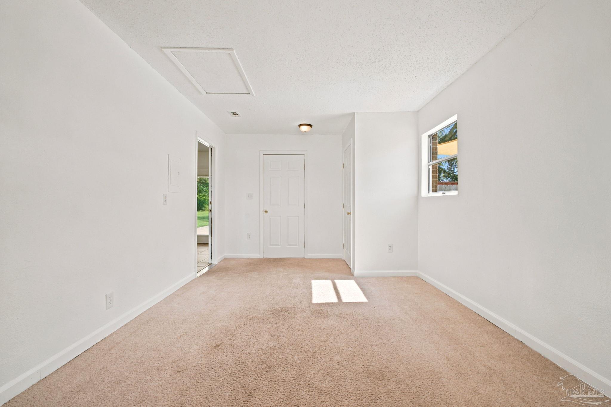 3048 Rainbow Ln