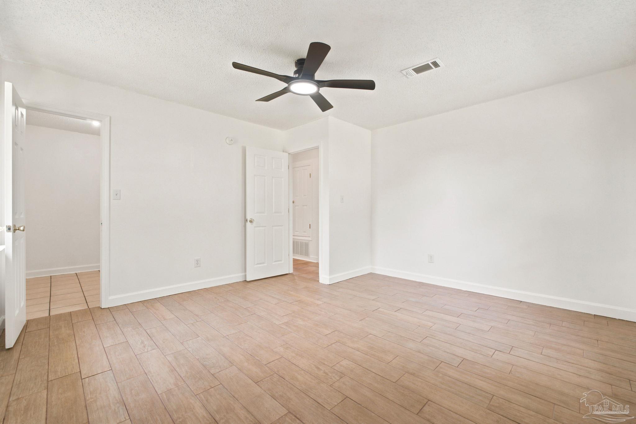 3048 Rainbow Ln