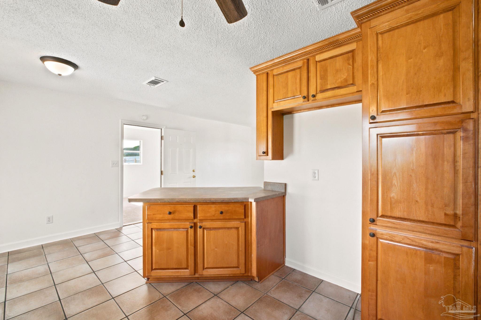 3048 Rainbow Ln