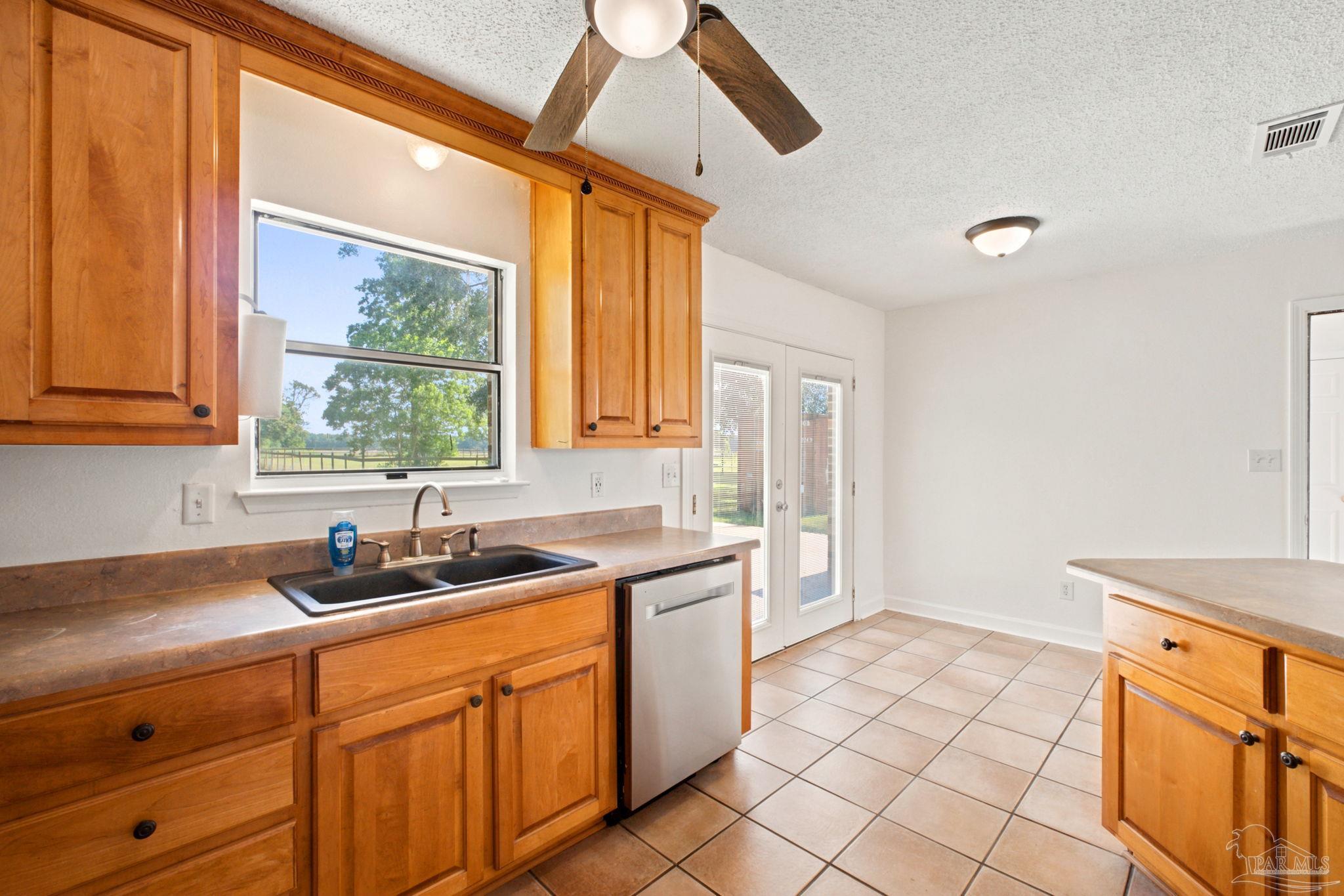 3048 Rainbow Ln