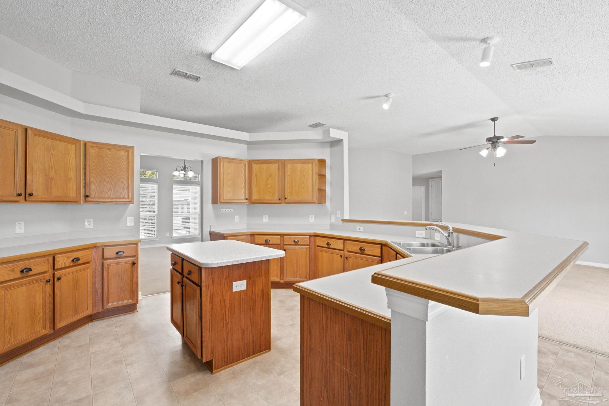 7043 Season Dr