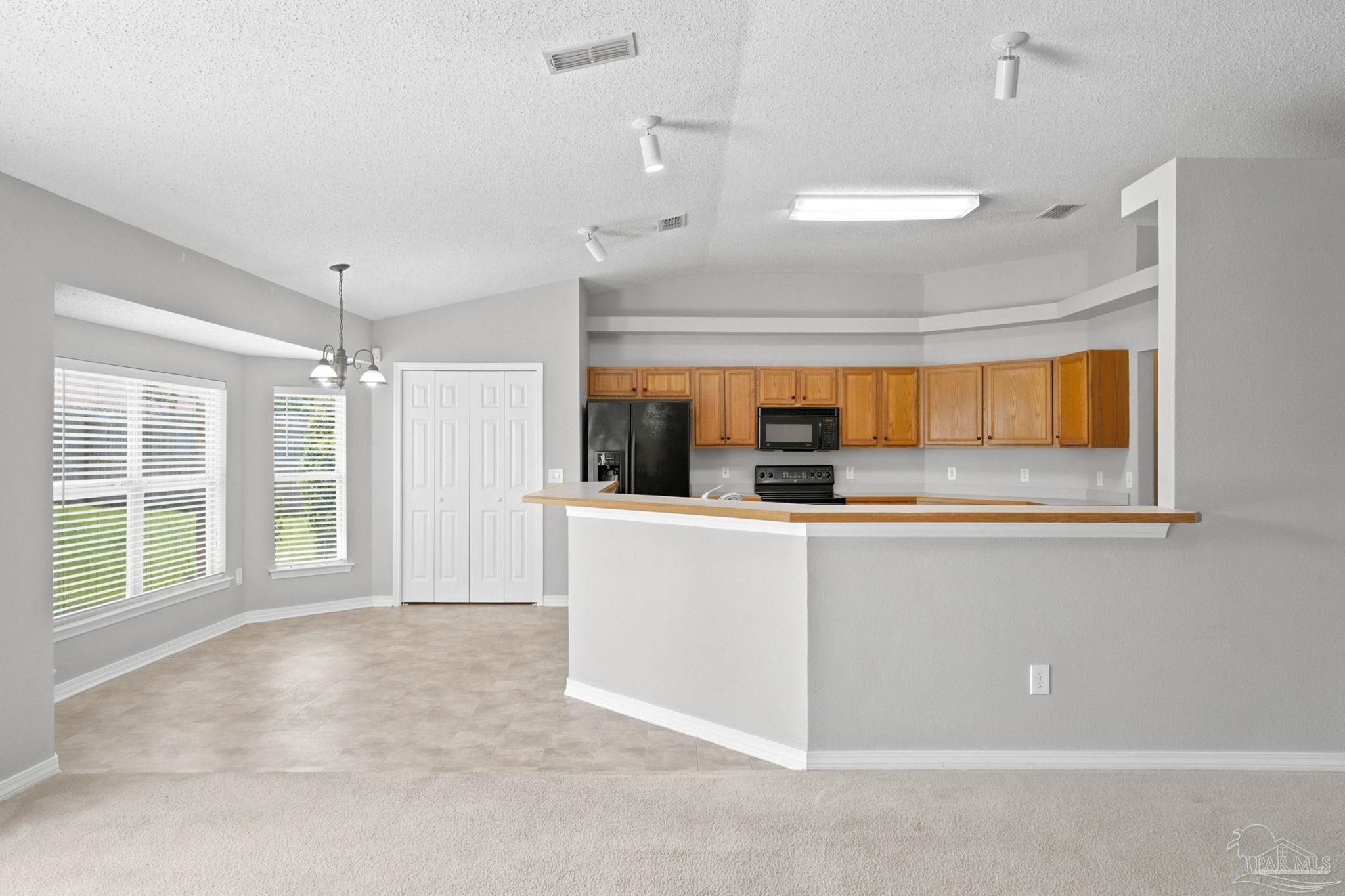 7043 Season Dr