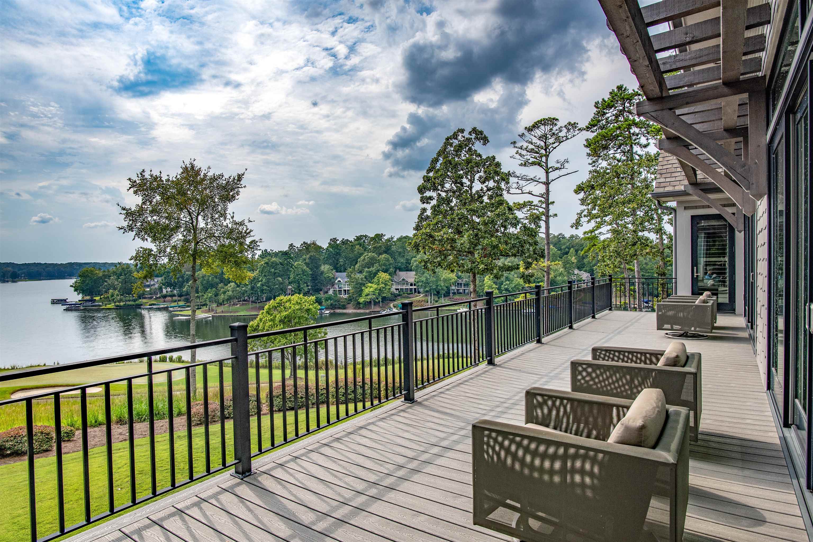 2040 HIXONS BLUFF