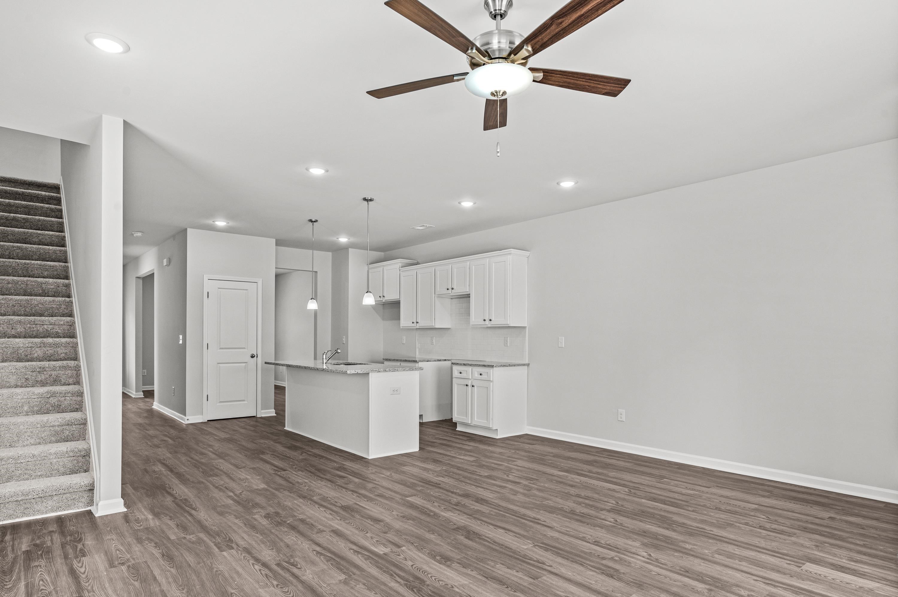 105 CRANE LANE Unit Building 10, Unit 2B