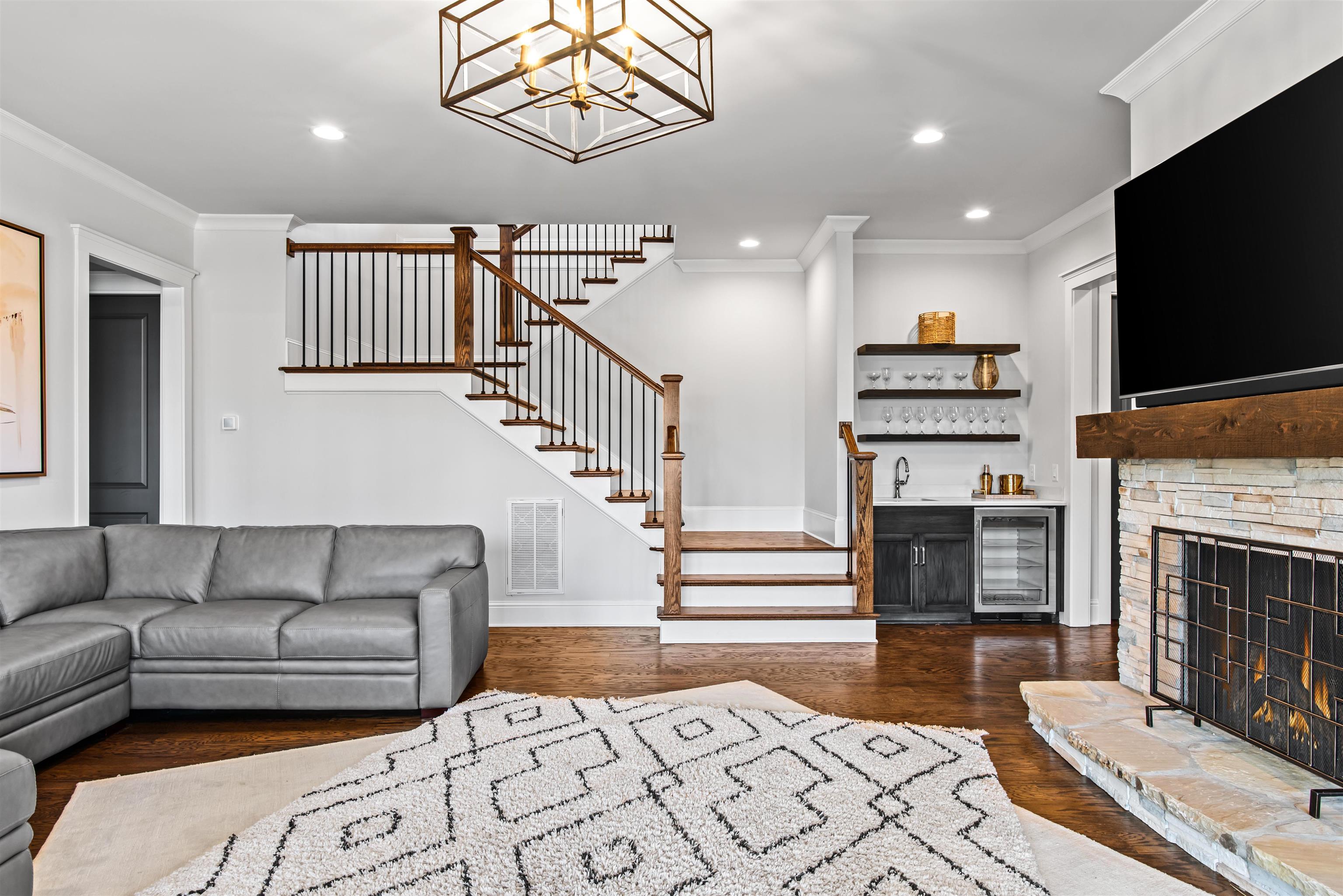 1011 RIDGE GROVE