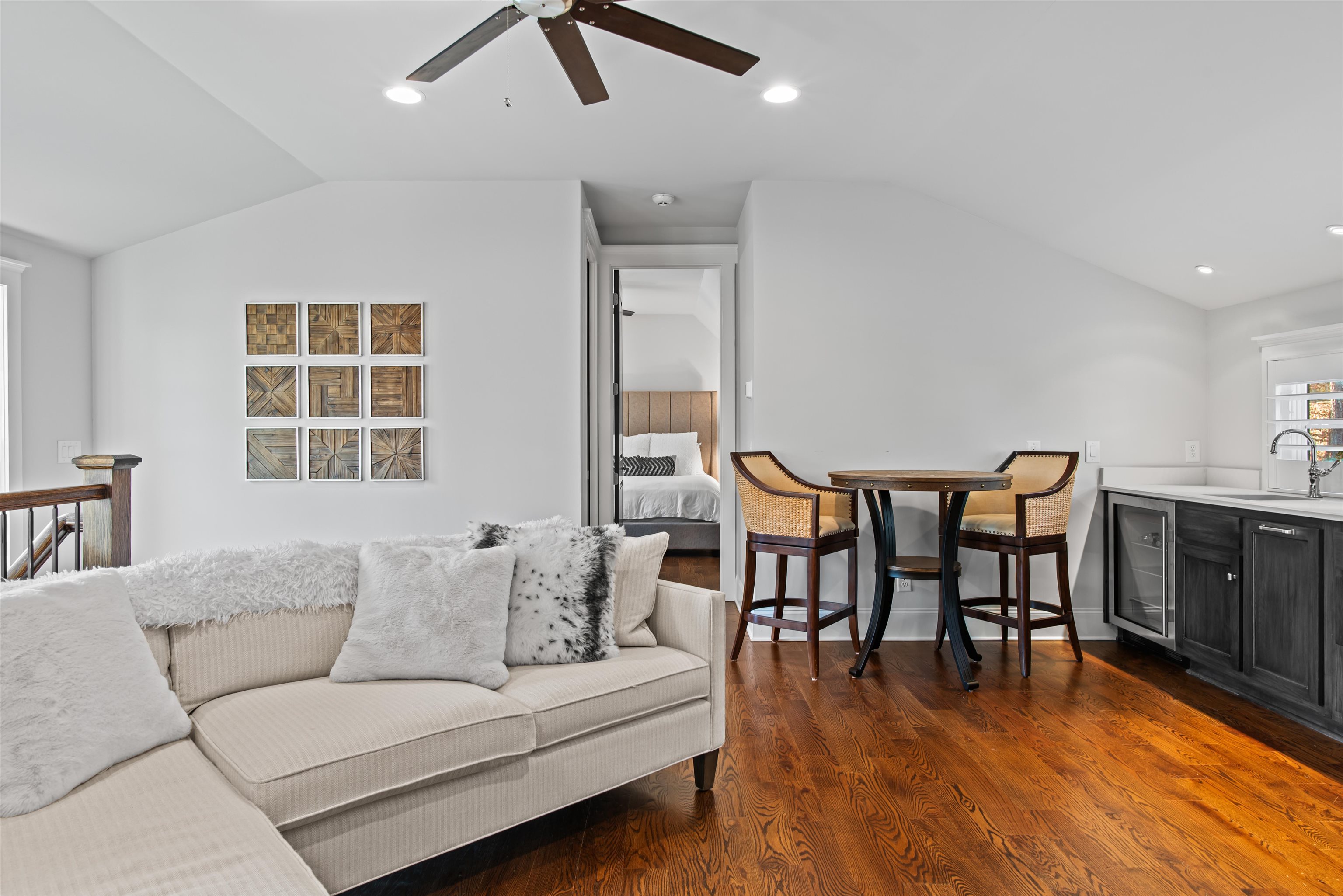 1011 RIDGE GROVE