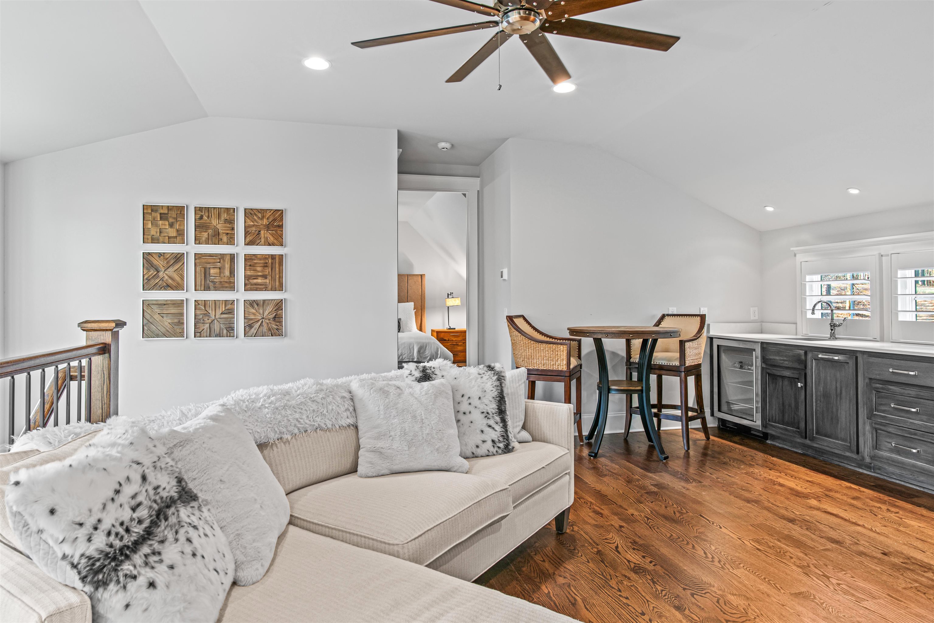 1011 RIDGE GROVE